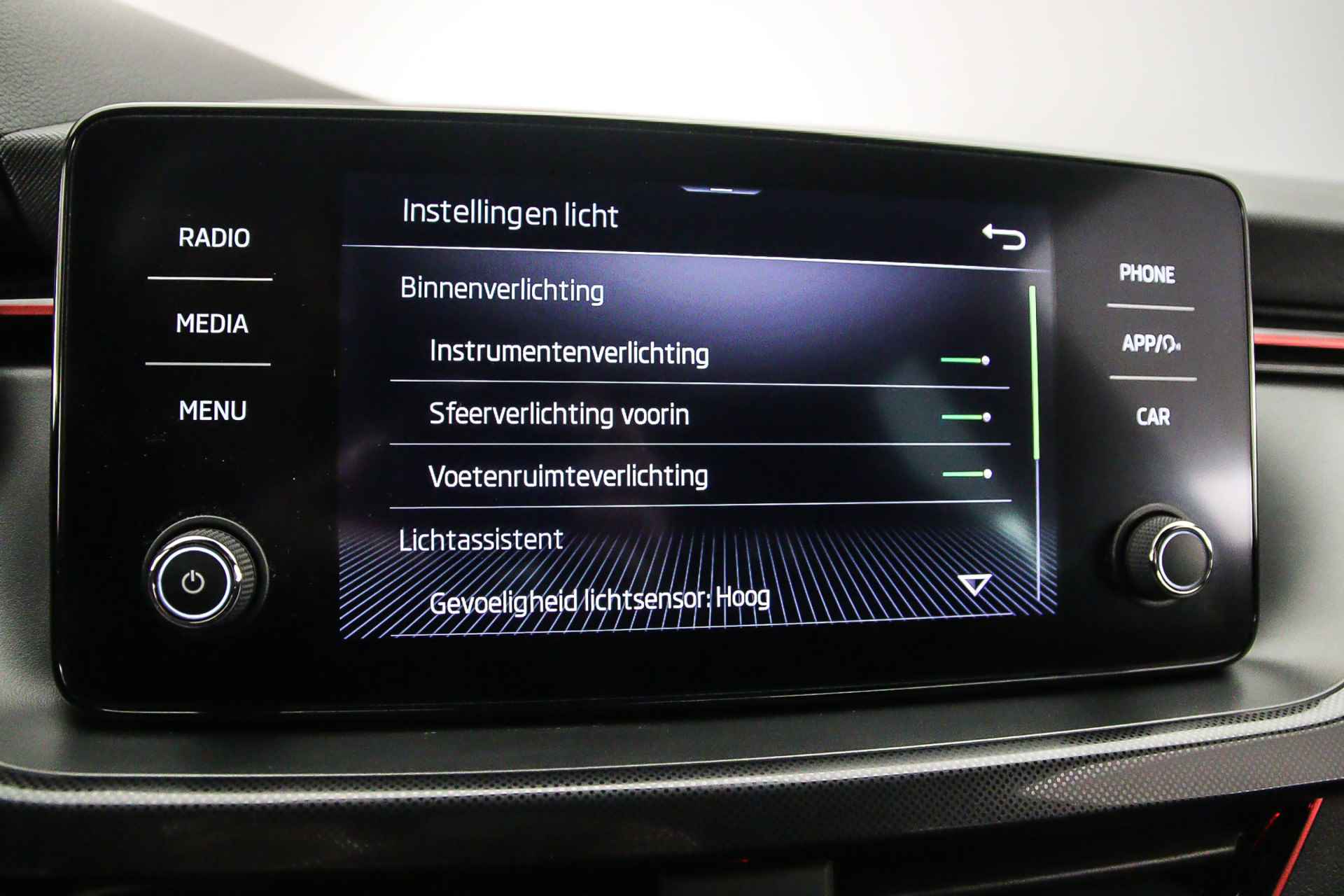 Škoda Kamiq Sport Business 1.0 TSI 110pk Achteruitrijcamera, Cruise control, Airco, DAB, Stoelverwarming, Parkeersensoren, LED verlichting, App connect - 19/37