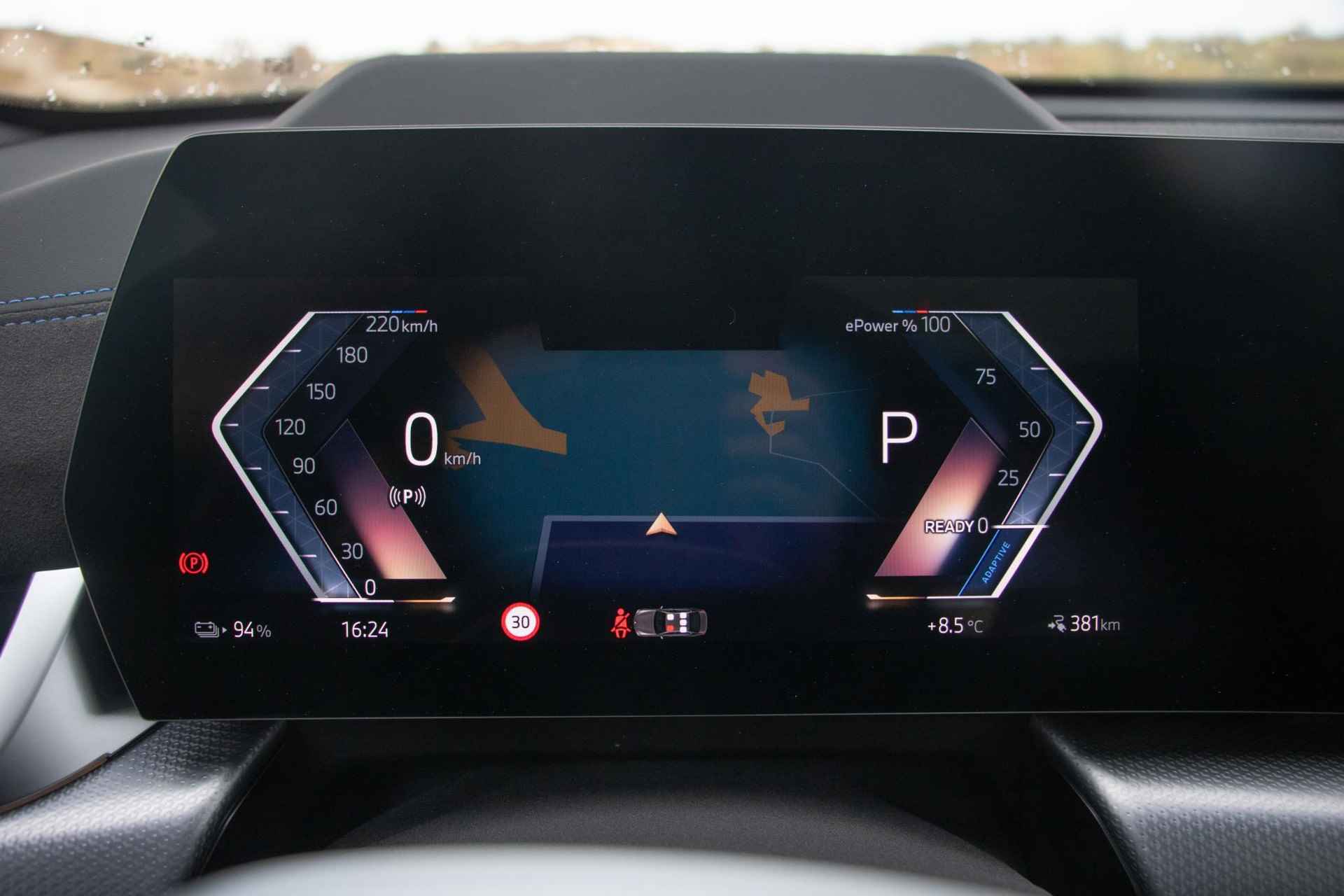 BMW iX2 eDrive20 | M Sport Pro | Glazen Panoramadak | Harman Kardon | Trekhaak | - 12/29