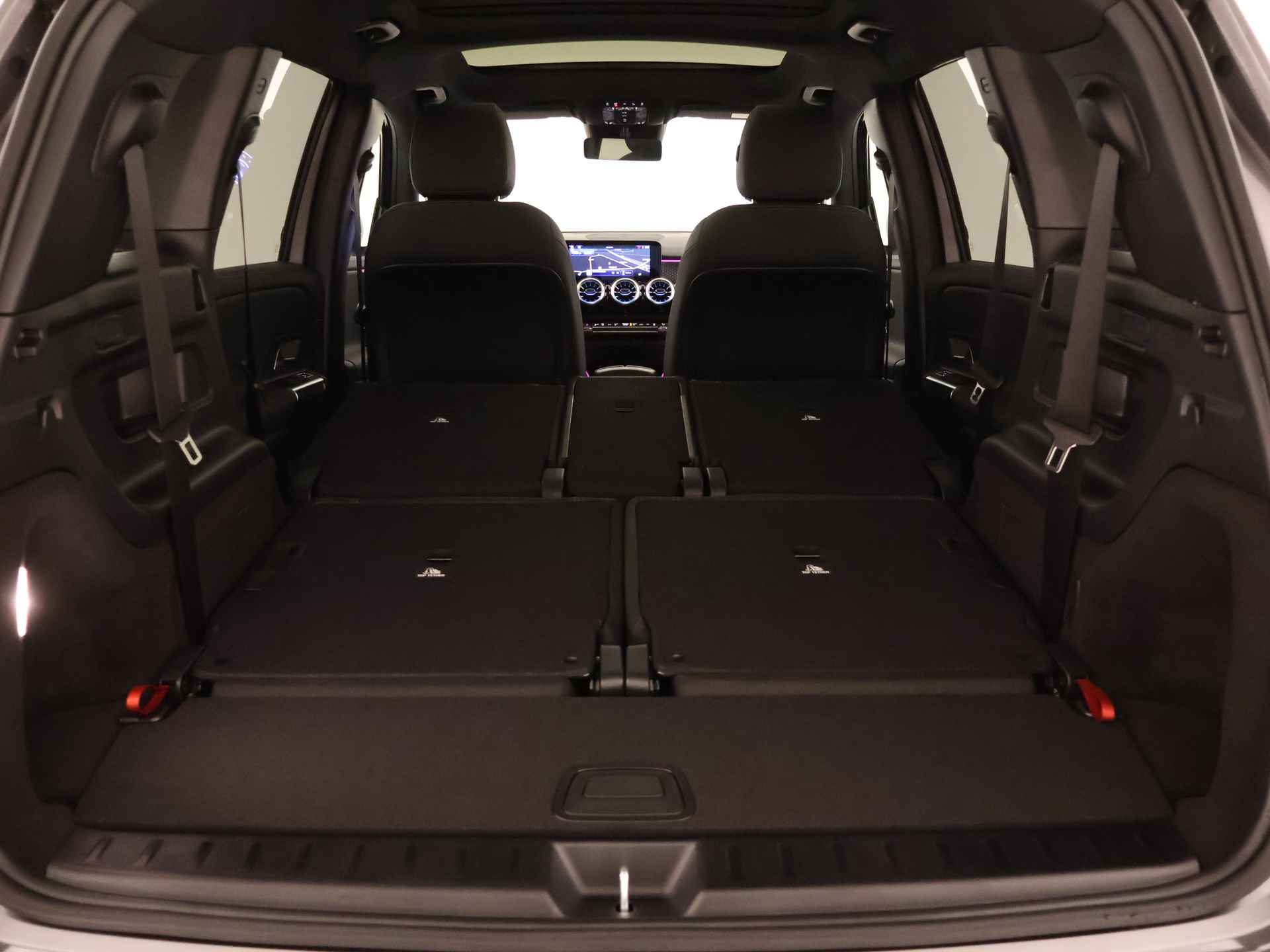 Mercedes-Benz EQB 250+ Business Line 7p. 71 kWh | GUARD 360° Voertuigbescherming Plus | EASY PACK achterklep | Dodehoekassistent | Sfeerverlichting | Extra USB-poorten | Parkeerpakket met achteruitrijcamera | Spiegelpakket | - 40/47