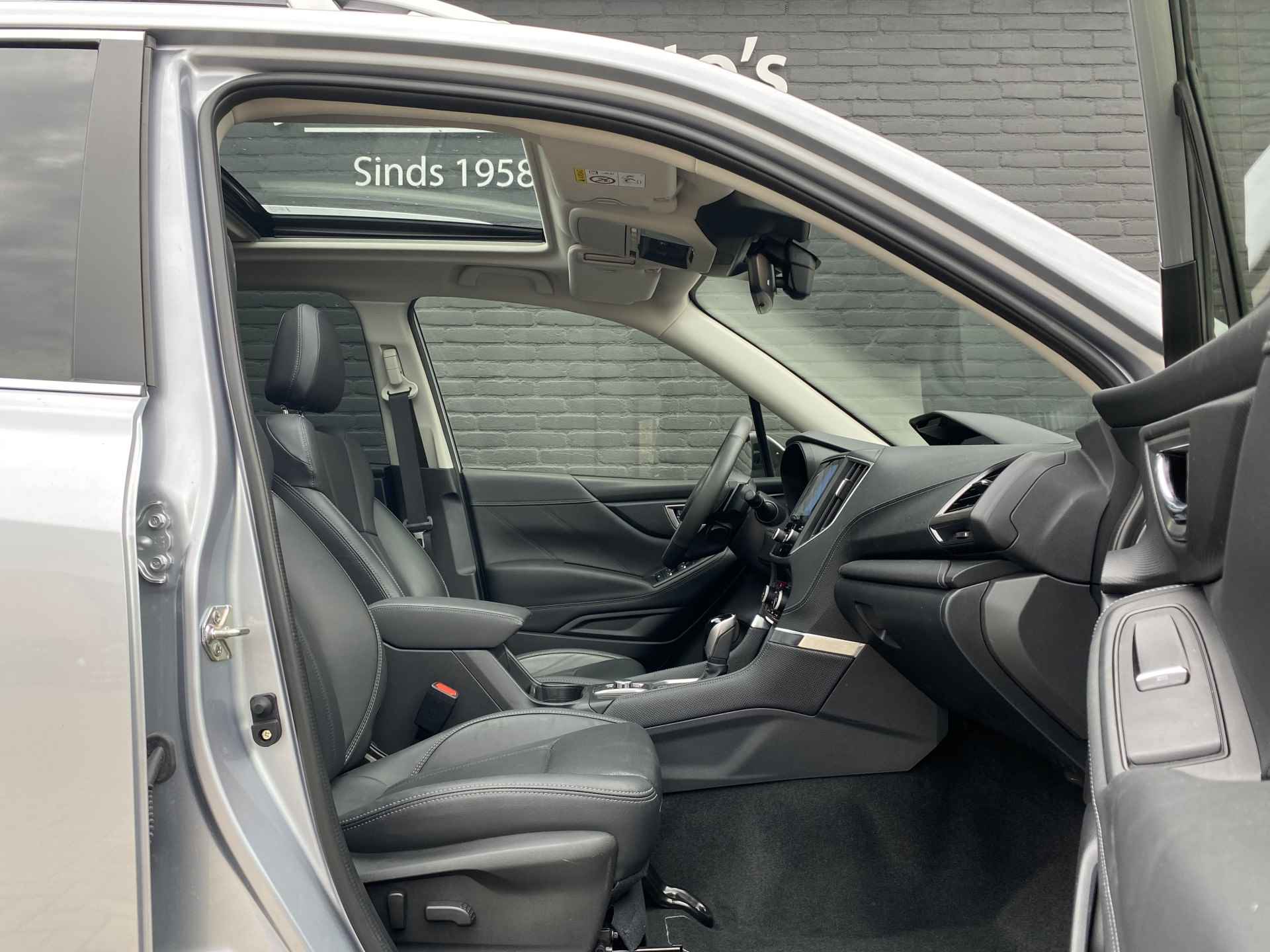Subaru Forester 2.0i e-BOXER Premium AWD AUT. | 1e eigenaar | dealer onderhouden | navigatie | opendak | camera | fab. garantie 2027 - 23/41