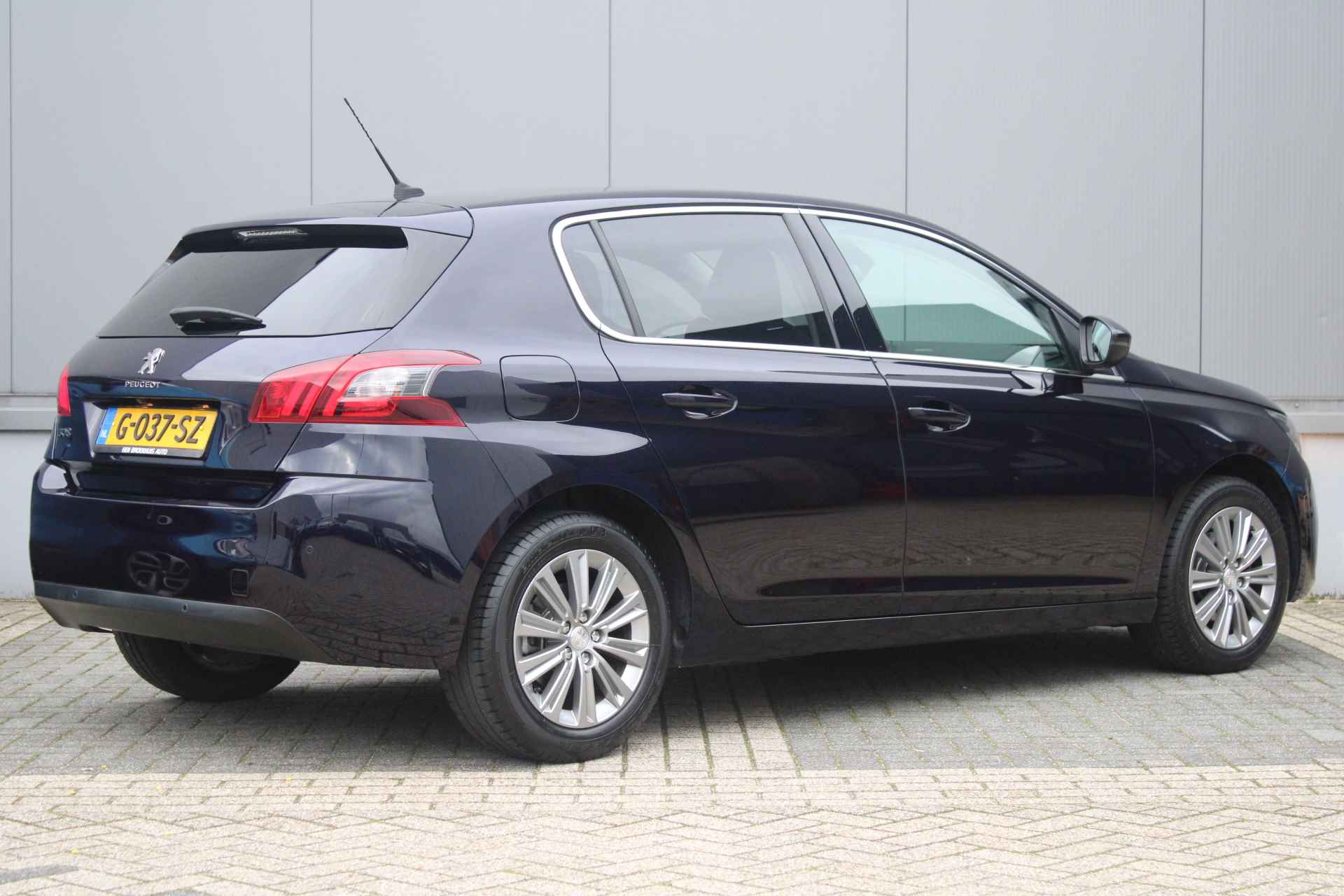 Peugeot 308 Allure 1.2 PureTech 130pk S&S EAT8 Automaat CAMERA | NAVI | CLIMA | PANORAMA GLAZEN DAK | CRUISE | DAB+ - 6/37