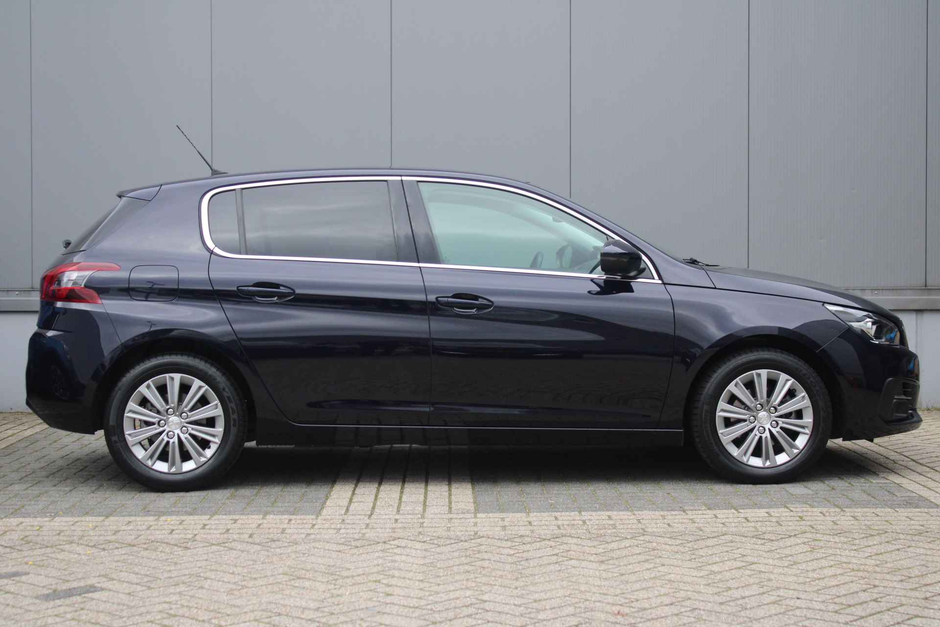 Peugeot 308 Allure 1.2 PureTech 130pk S&S EAT8 Automaat CAMERA | NAVI | CLIMA | PANORAMA GLAZEN DAK | CRUISE | DAB+ - 7/37