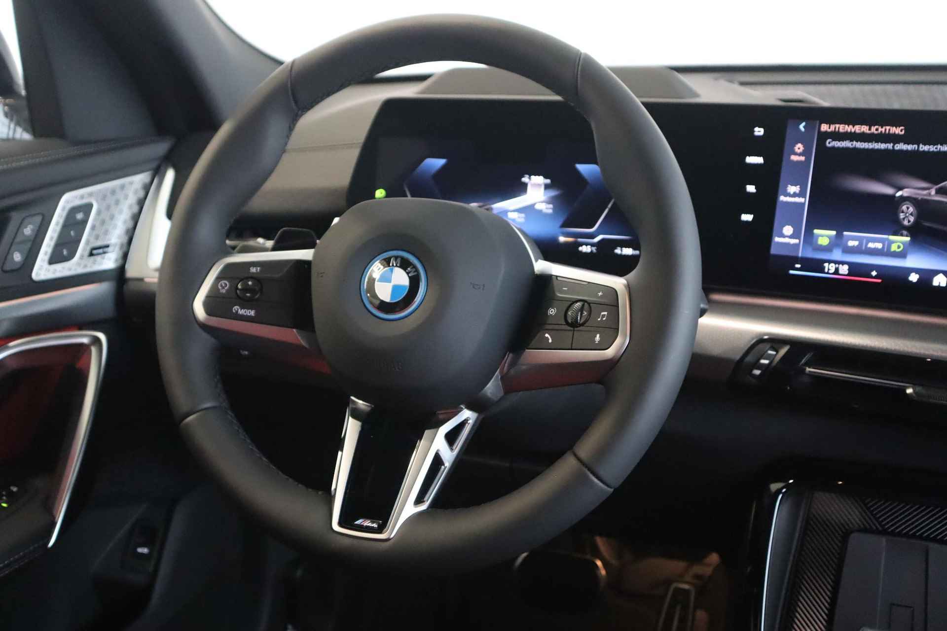 BMW iX2 eDrive20 M Sport Pro | Innovation Pack | Driving Assistant Plus | Elektr. Trekhaak - 14/34