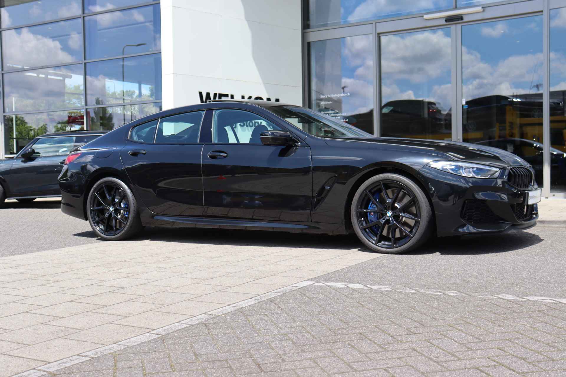 BMW 8 Serie Gran Coupé M850i xDrive High Executive Automaat / Panoramadak / Harman Kardon / Laserlicht / Parking Assistant Plus / Soft Close / Comfort Access / Driving Assistant Professional - 9/36