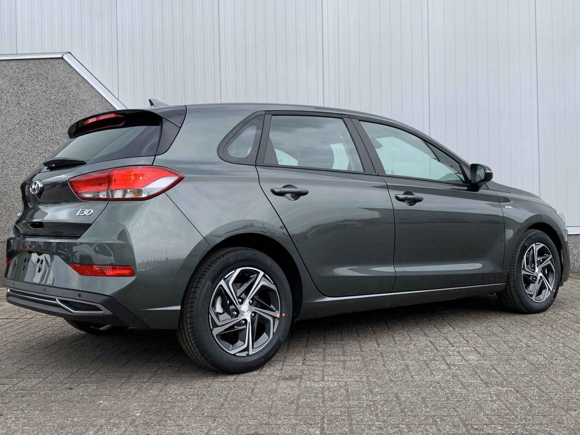 Hyundai i30 1.0 T-GDi MHEV Comfort Smart / Climate Control / Cruise Control / Camera / Navigatie / Keyless Entree / - 3/41