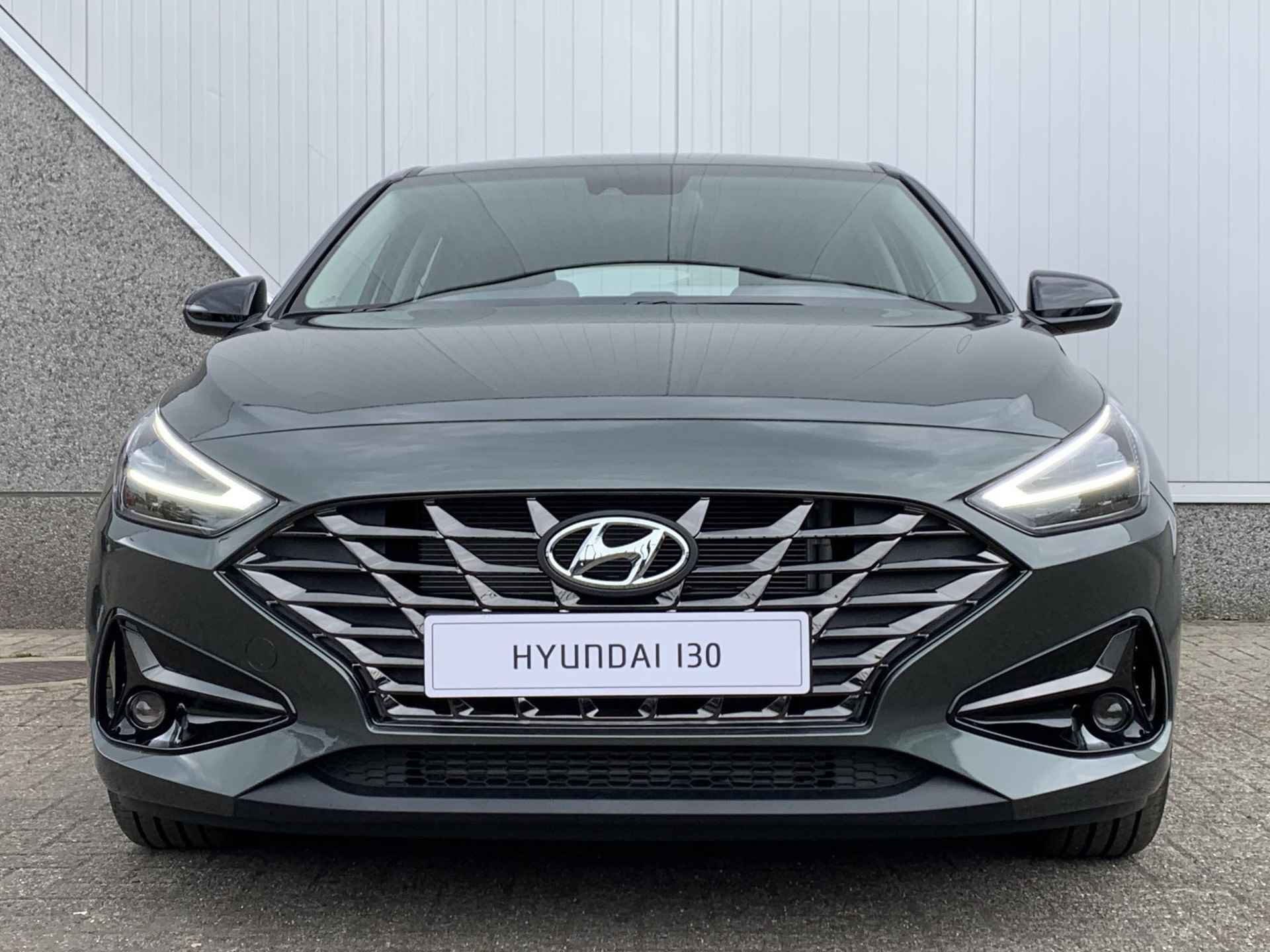 Hyundai i30 1.0 T-GDi MHEV Comfort Smart / Climate Control / Cruise Control / Camera / Navigatie / Keyless Entree / - 34/41