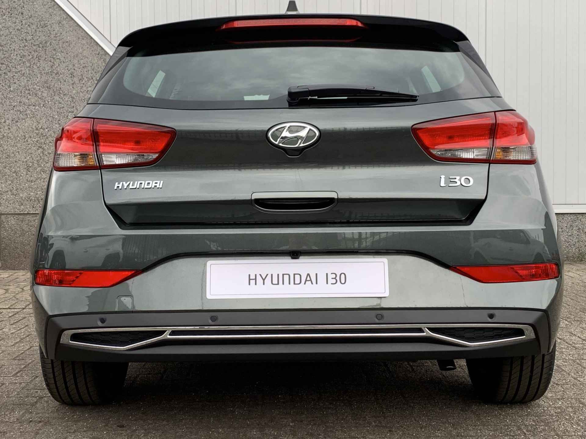 Hyundai i30 1.0 T-GDi MHEV Comfort Smart / Climate Control / Cruise Control / Camera / Navigatie / Keyless Entree / - 39/41