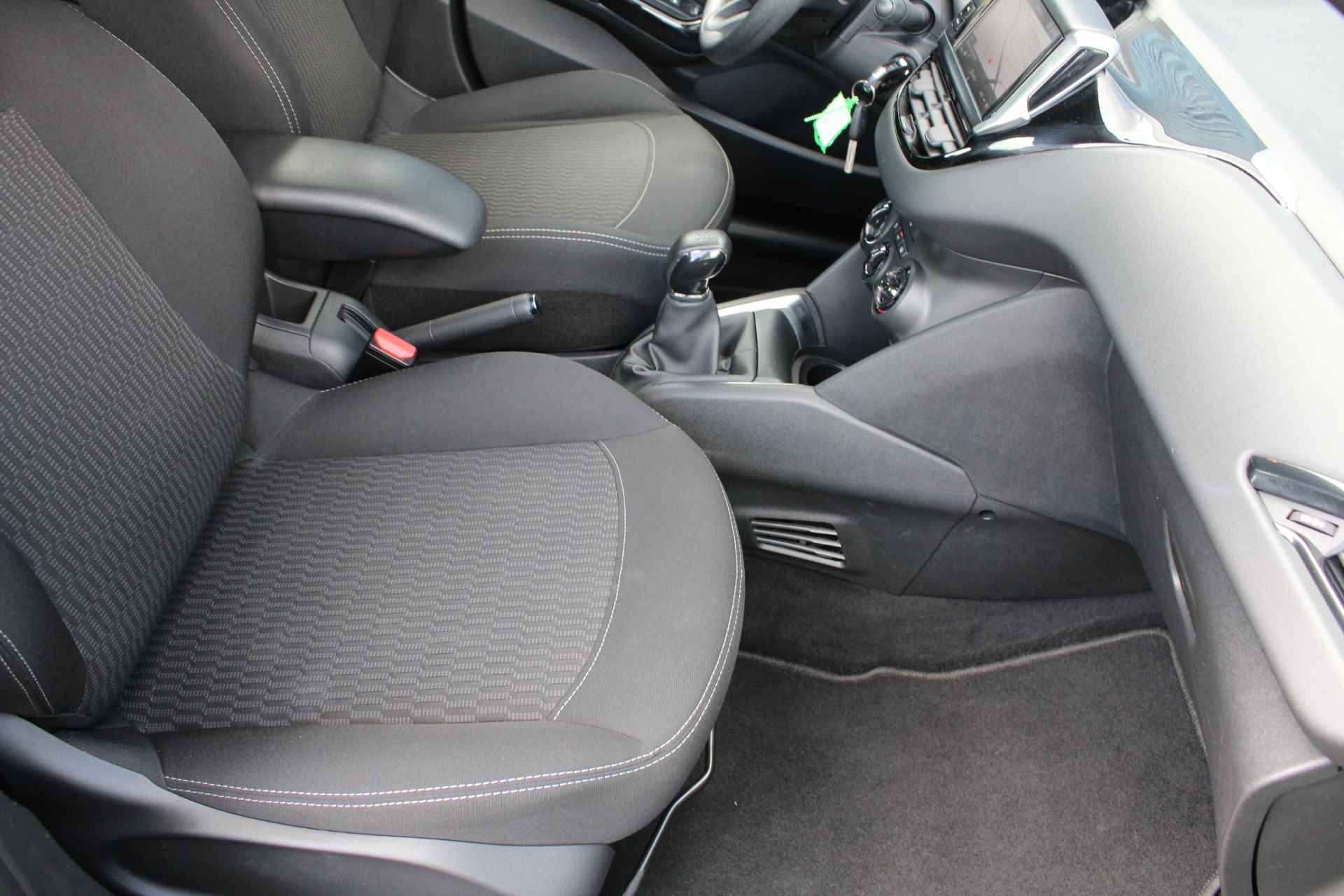 Peugeot 208 5drs 1.2 PureTech Active | Navigatie | Bluetooth | Armsteun | Parkeersensoren | - 6/25