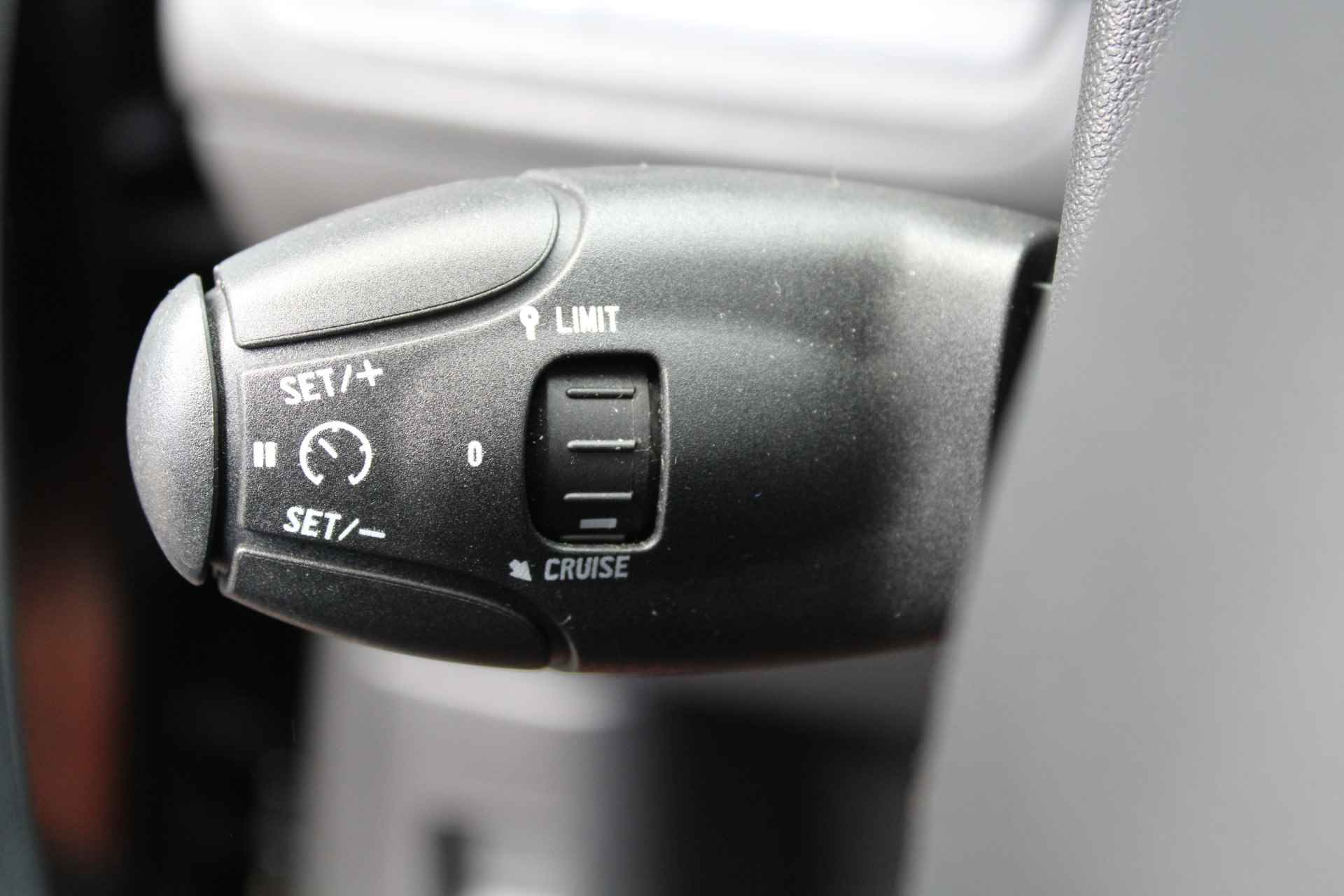 Peugeot 208 5drs 1.2 PureTech Active | Navigatie | Bluetooth | Armsteun | Parkeersensoren | - 17/25