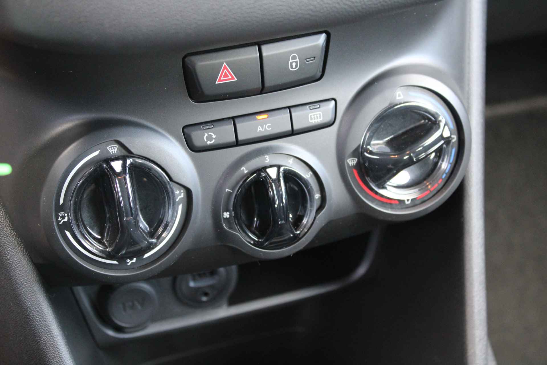 Peugeot 208 5drs 1.2 PureTech Active | Navigatie | Bluetooth | Armsteun | Parkeersensoren | - 19/25