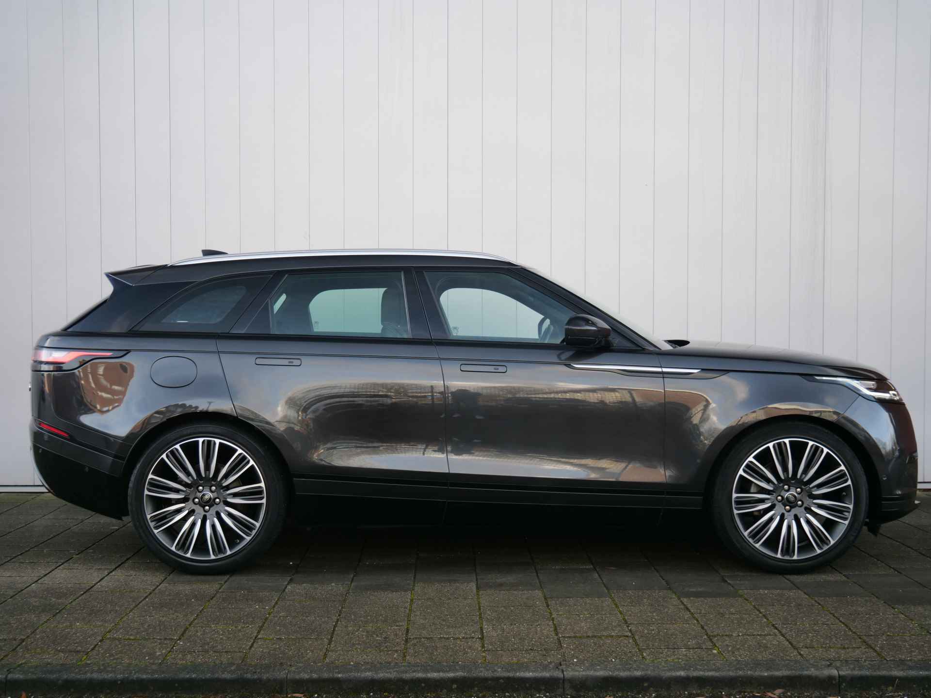 Land Rover Range Rover Velar 3.0 V6 SC AWD R-Dynamic HSE 381 Pk Automaat Navigatie / DAB / Leer / Pano-dak / Apple Carplay / Stoelkoeling - 3/49