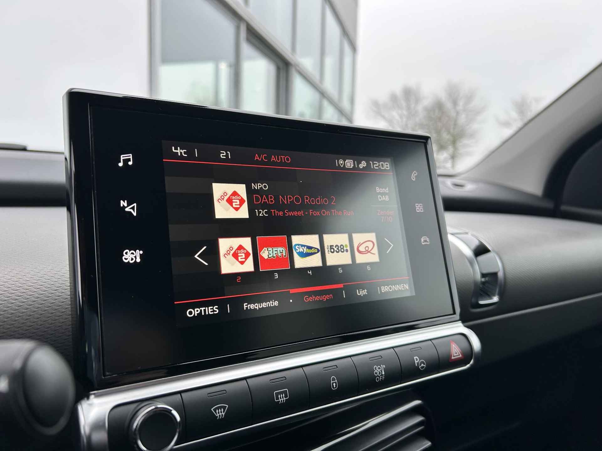 Citroen C4 Cactus 1.2 110pk Shine | CAMERA | NAVIGATIE | CARPLAY | KEYLESS | BLINDSPOT | DAB | PDC V+A | 16" LMV - 26/35