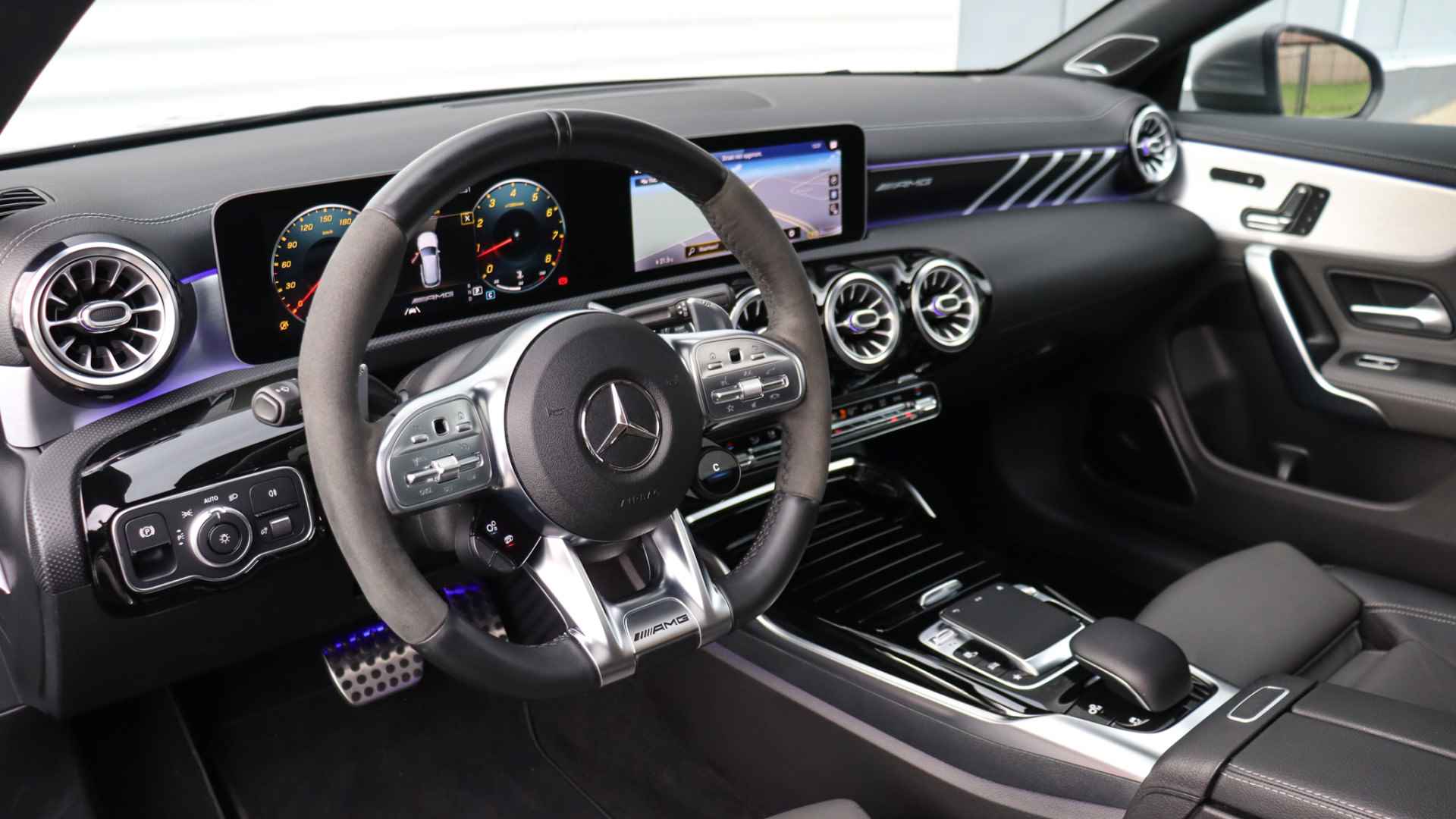 Mercedes-Benz CLA-Klasse Shooting Brake AMG 45 S 4MATIC+ | AMG Drivers Package | Burmester | Panoramadak | Trekhaak | - 7/37