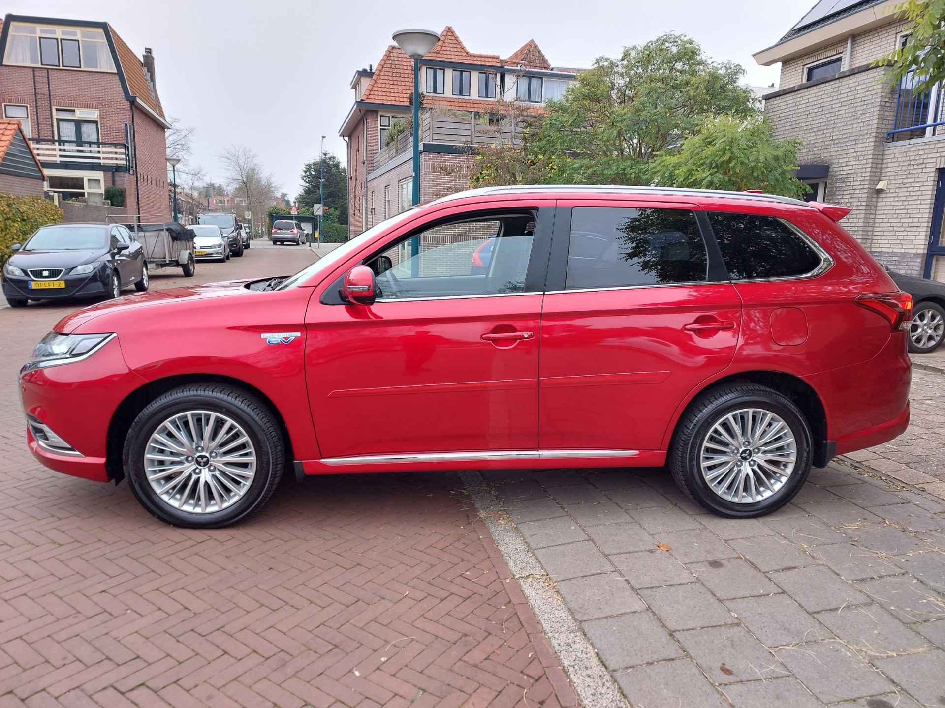 Mitsubishi Outlander 2.4 PHEV Intense - 2/19