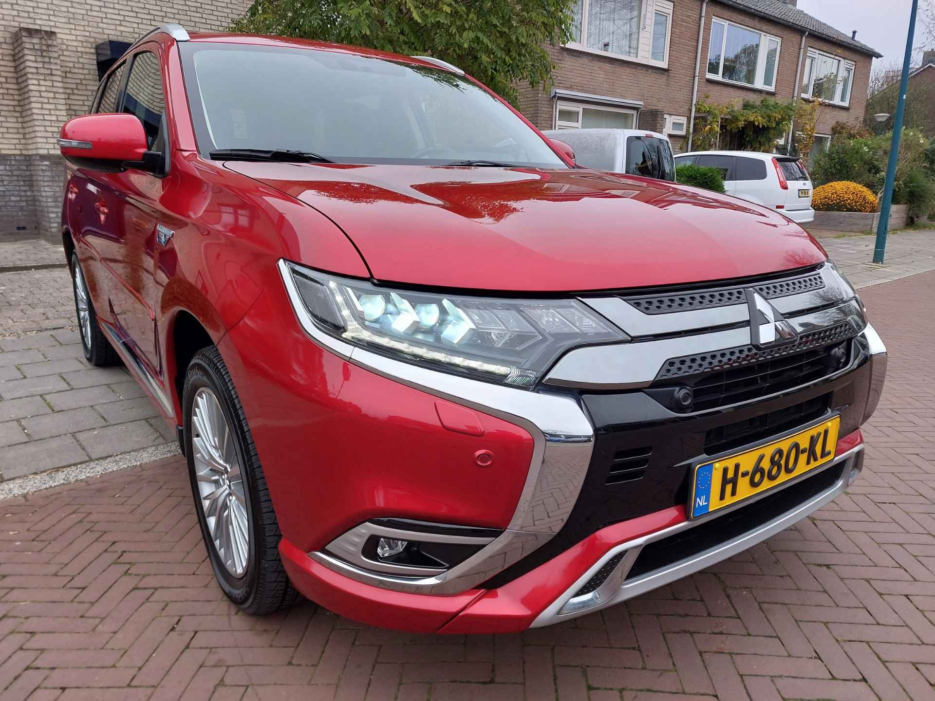 Mitsubishi Outlander 2.4 PHEV Intense - 6/19