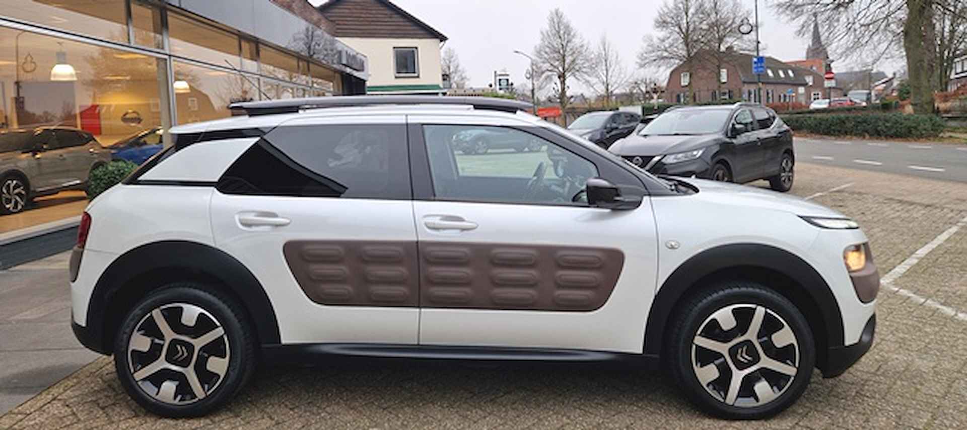 CITROEN C4 Cactus VTi 82pk SHINE Navi - Camera - Panoramisch glazen dak - 2/16