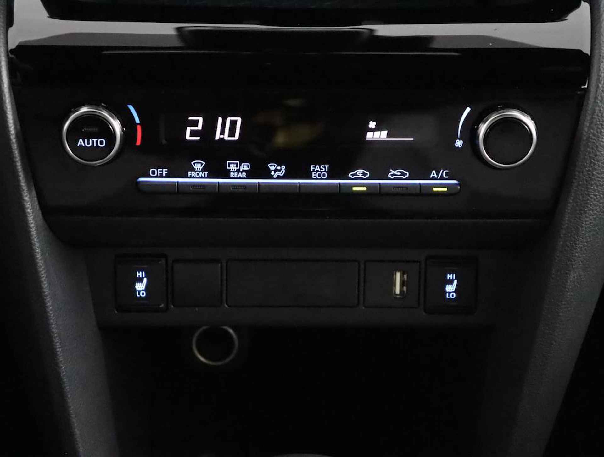 Toyota Yaris Cross 1.5 Hybrid Dynamic | Parkeersensoren | Navigatie | Stoel/stuurverwarming | - 7/52