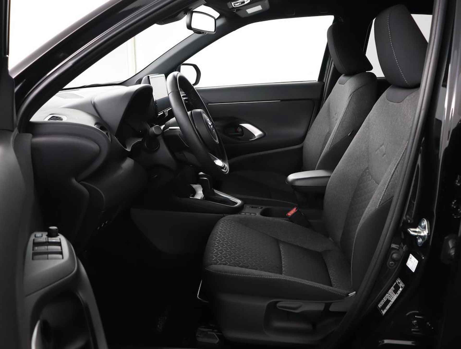 Toyota Yaris Cross 1.5 Hybrid Dynamic | Parkeersensoren | Navigatie | Stoel/stuurverwarming | - 17/52
