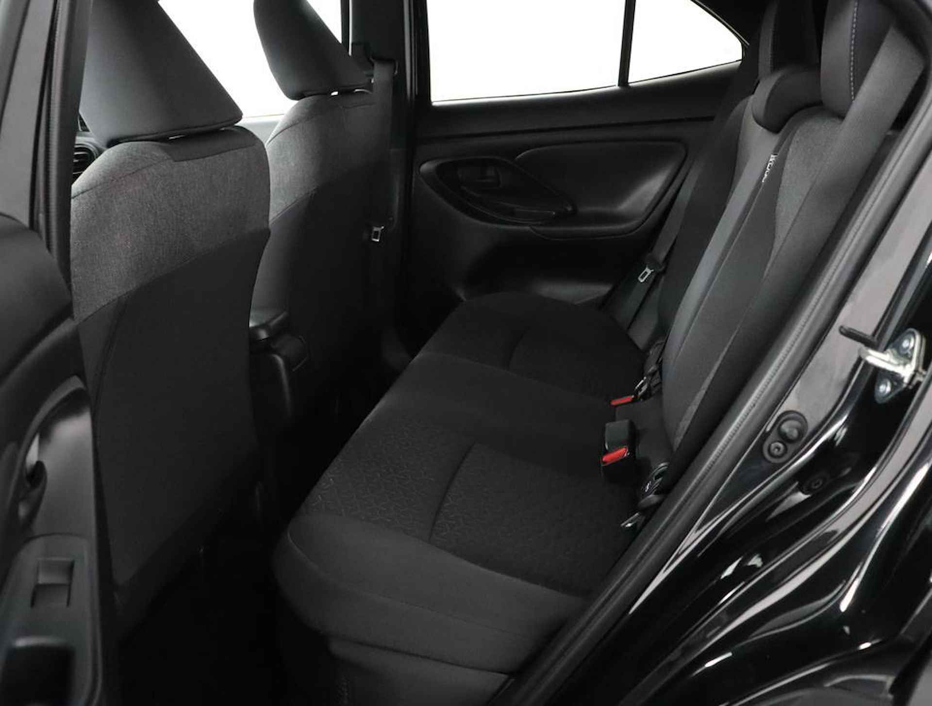 Toyota Yaris Cross 1.5 Hybrid Dynamic | Parkeersensoren | Navigatie | Stoel/stuurverwarming | - 18/52