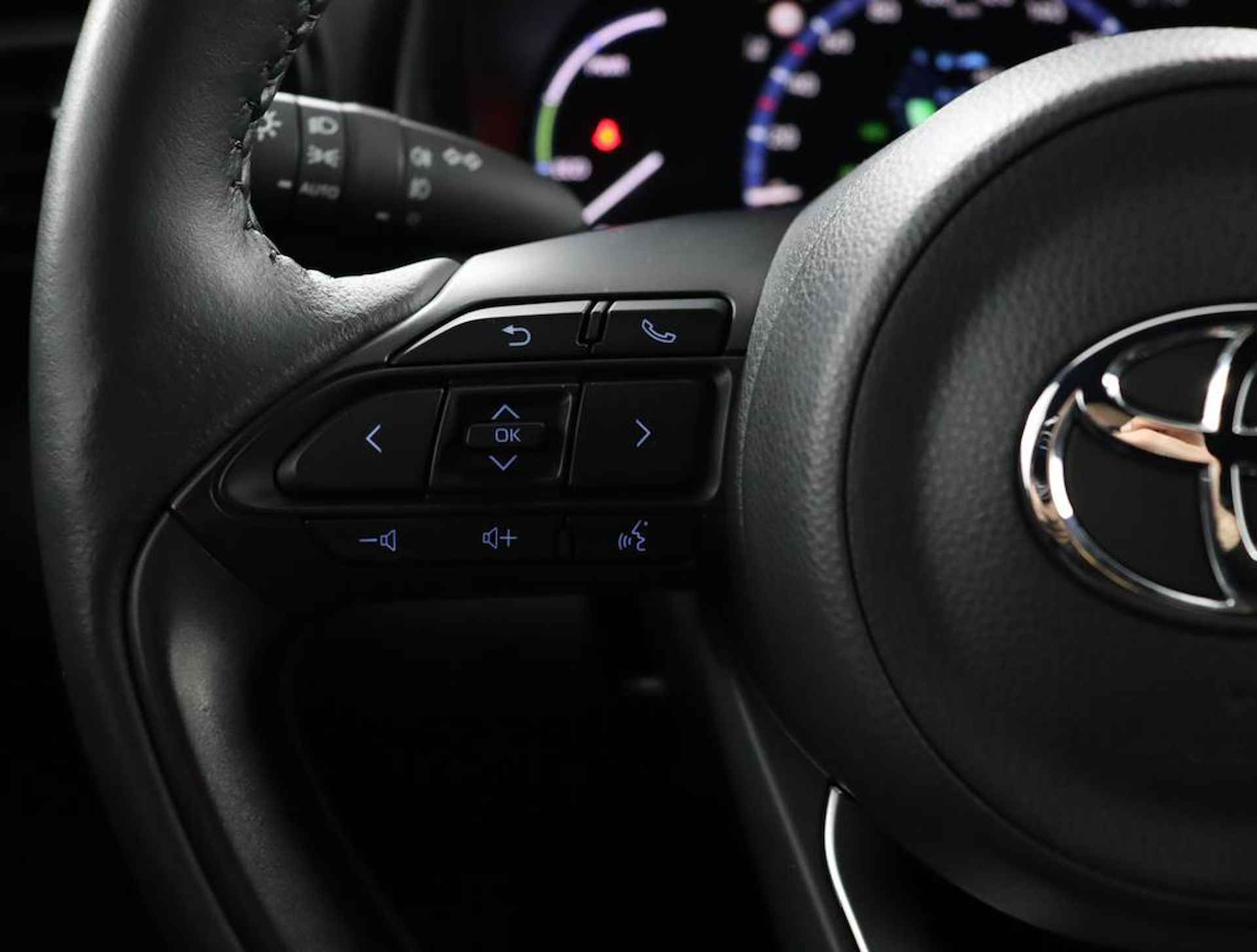 Toyota Yaris Cross 1.5 Hybrid Dynamic | Parkeersensoren | Navigatie | Stoel/stuurverwarming | - 19/52