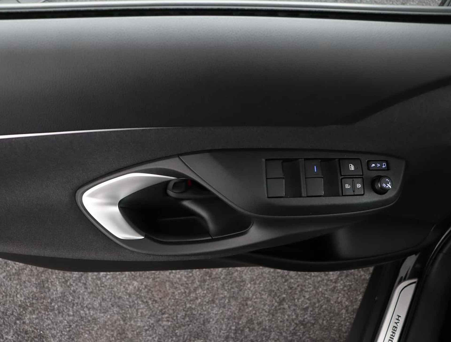 Toyota Yaris Cross 1.5 Hybrid Dynamic | Parkeersensoren | Navigatie | Stoel/stuurverwarming | - 28/52