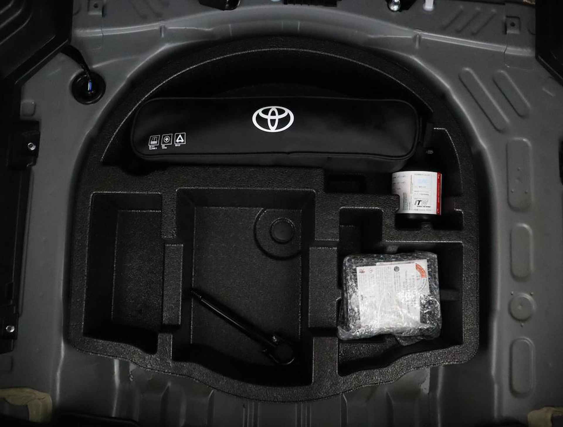 Toyota Yaris Cross 1.5 Hybrid Dynamic | Parkeersensoren | Navigatie | Stoel/stuurverwarming | - 33/52