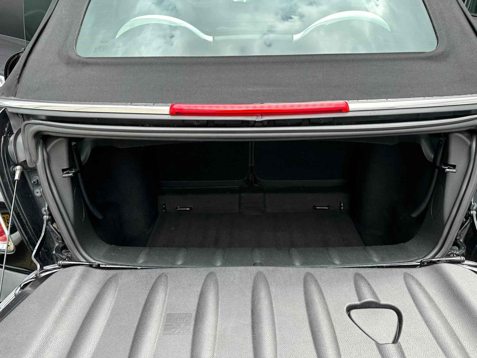 Mini Mini Cabrio 1.6 Cooper JCW + Leder | Stoelverwarming | Airco | 100% Onderhouden - 21/21