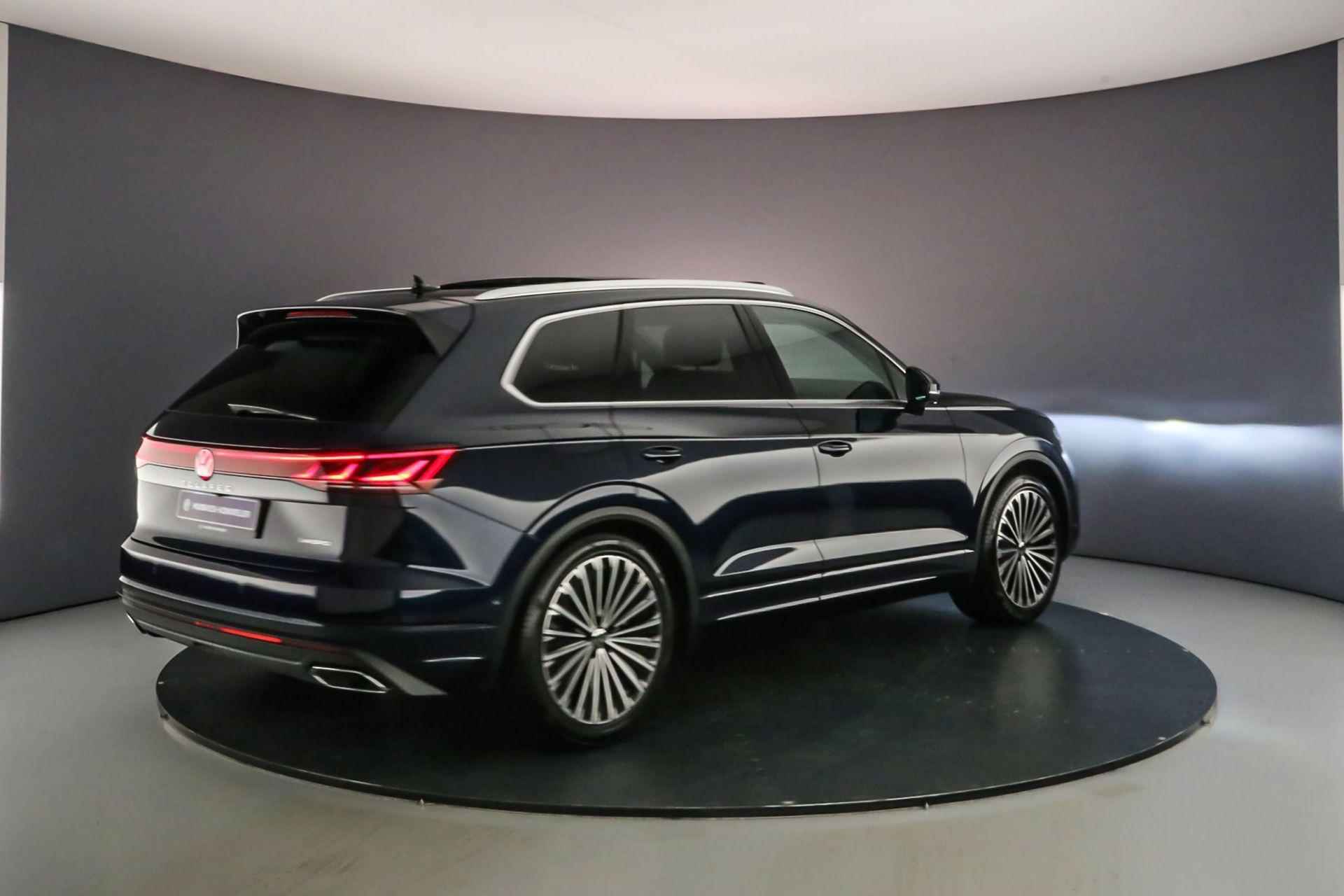 Volkswagen Touareg Elegance 3.0 TSI eHybrid 462pk Tiptronic Trekhaak, Panoramadak, Head up display, Lederen bekleding, Luchtvering, 360 camera, Navigatie, Adaptive cruise control, Elektrische achterklep - 6/65