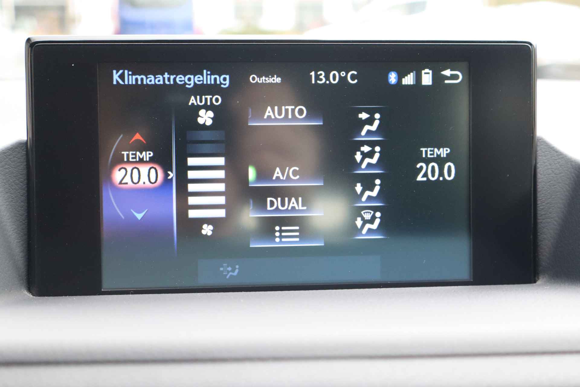 Lexus CT 200h Business Line NL-Auto!! Camera I Climate I PDC -- HEMELVAARTSDAG GEOPEND VAN 11.00 T/M 15.00 UUR -- - 13/34