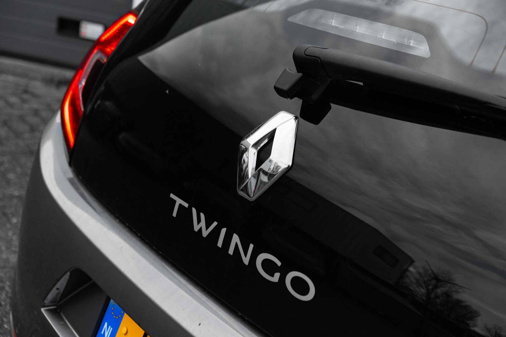 Renault Twingo ZE R80 E-Tech Equilibre 22 kWh | Automaat | Parkeersensoren achter | Navigatie | incl. Bovag rijklaarpakket met 12 maanden garantie - 25/45