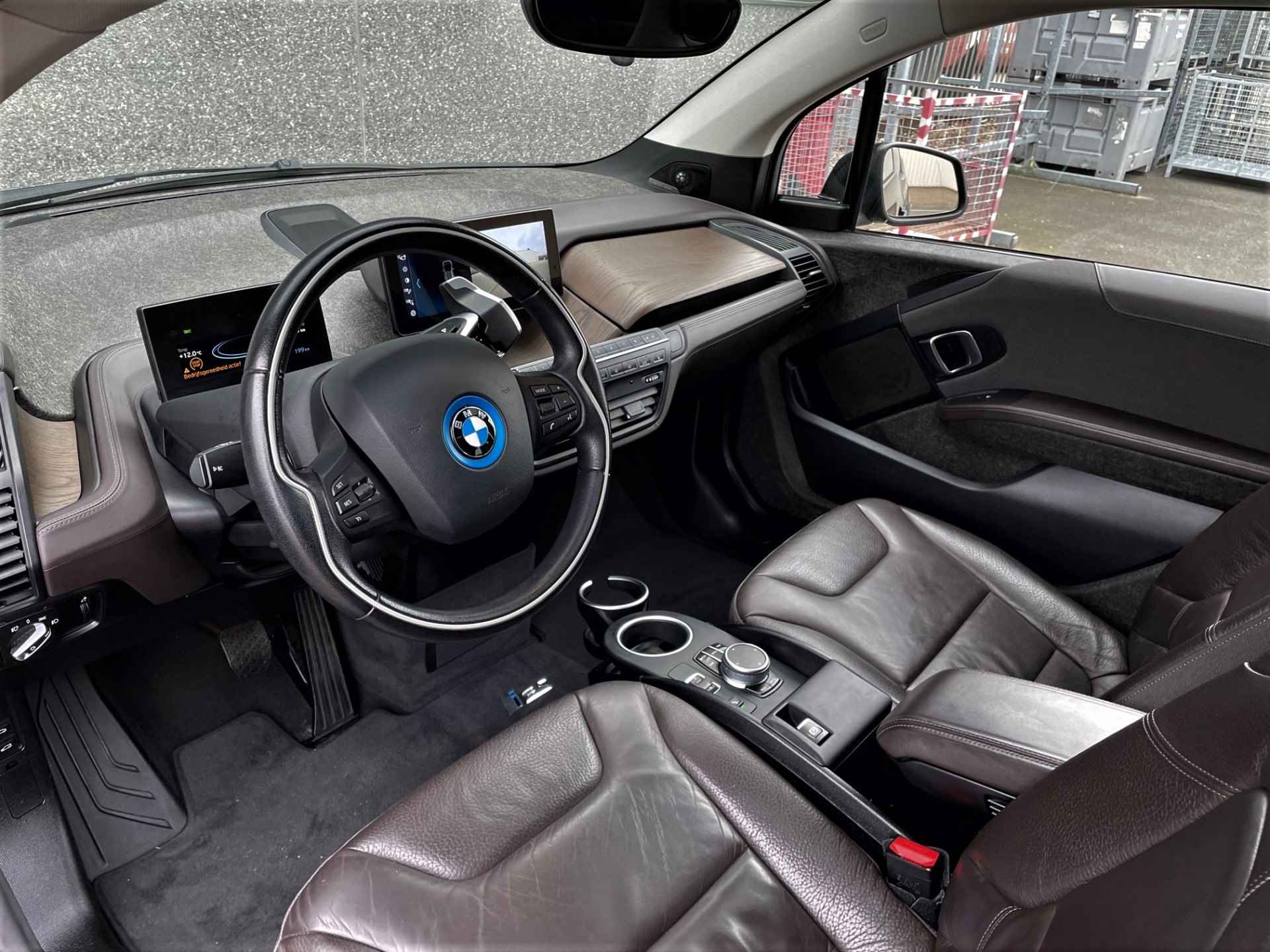 BMW i3 S 120Ah 42 kWh 185pk RoadStyle Edition leder/schuifdak/Accu 96% - 10/63