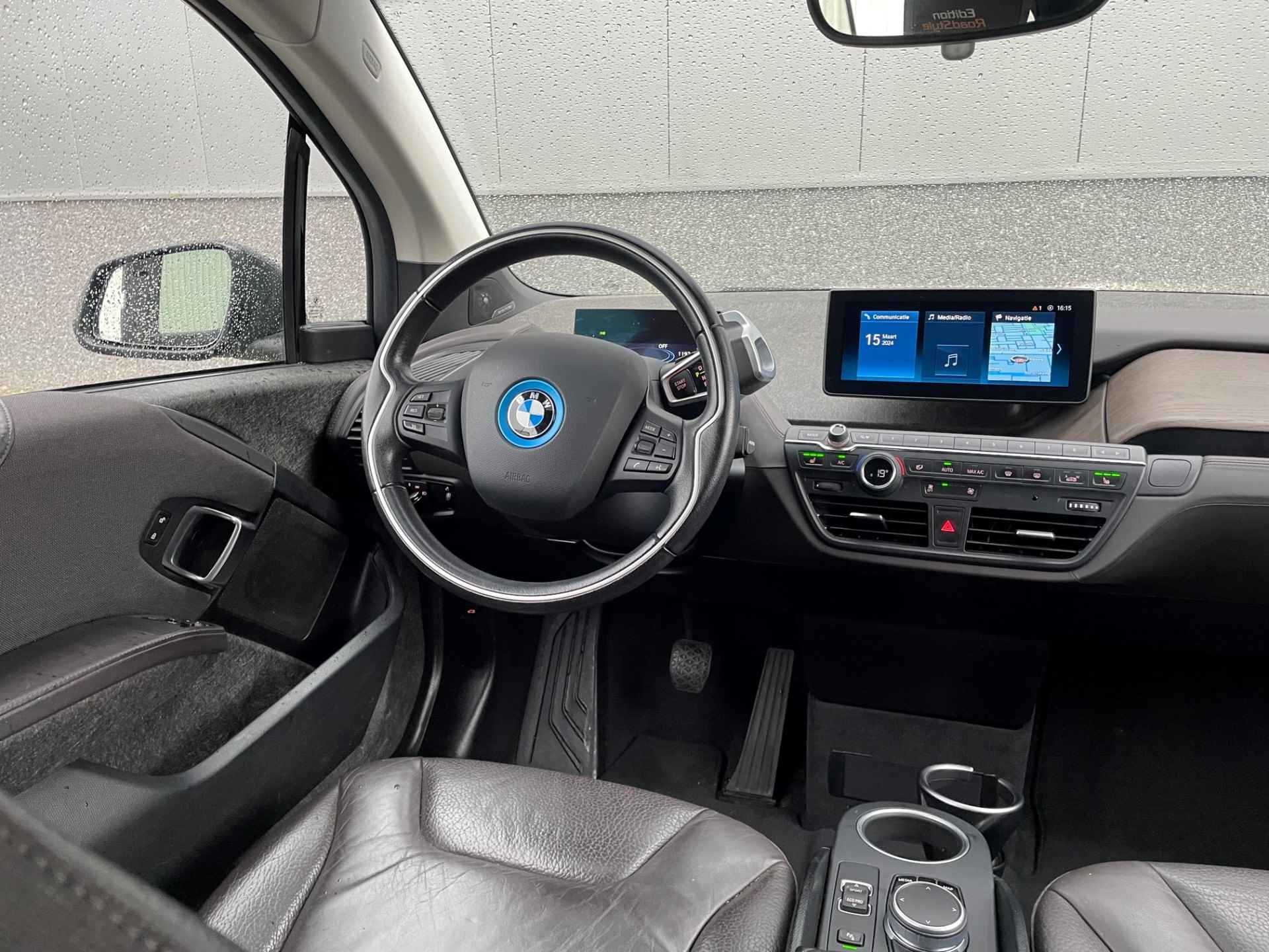 BMW i3 S 120Ah 42 kWh 185pk RoadStyle Edition leder/schuifdak/Accu 96% - 53/63
