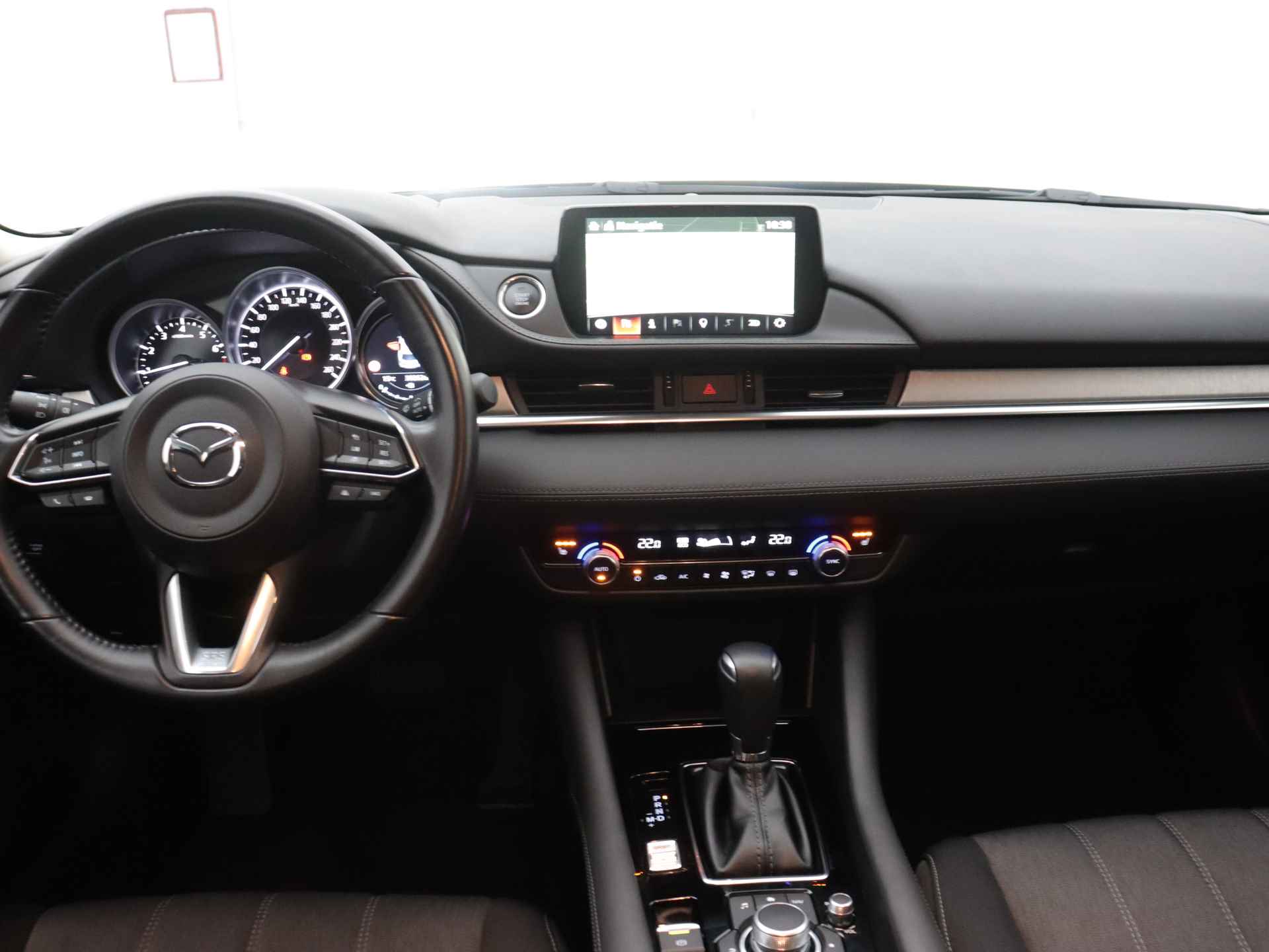 Mazda 6 Sportbreak 2.0 SkyActiv-G 165 Centre-Line | Navigatie | 360 Camera | LM velgen | Parkeersensoren | Stoelverwarming | - 6/45