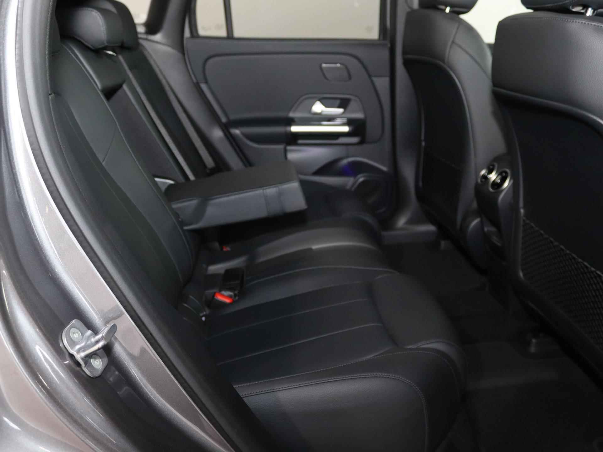 Mercedes-Benz EQA 250 Luxury Line 67 kWh | Premium pakket | Panoramadak | Privacy glas | Keyless-Go | Achteruitrijcamera | 18-Inch | LED-koplampen - 14/26