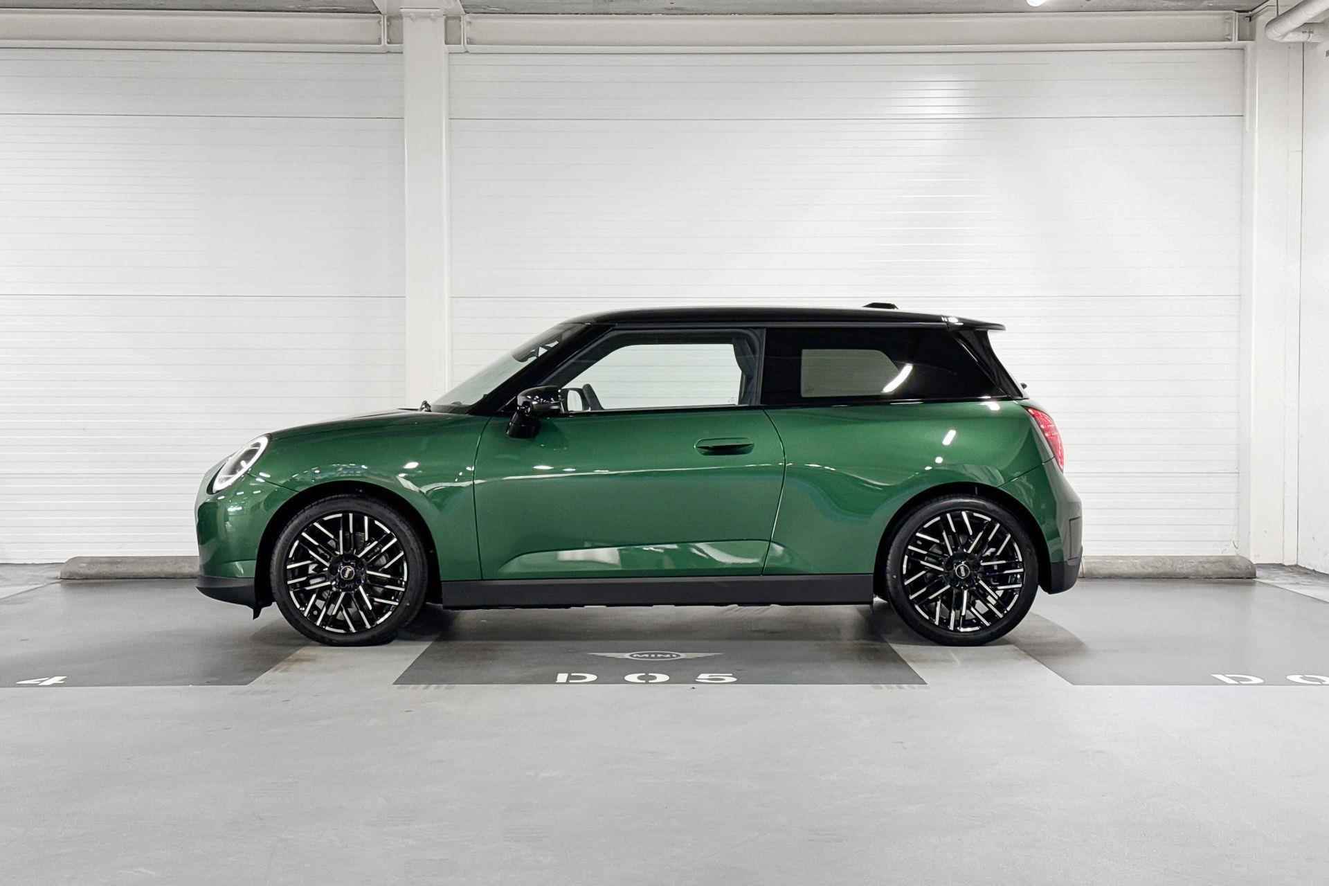 MINI Cooper E |  Favoured Trim | Pakket M | 18" Night Flash Spoke two-tone - 2/20