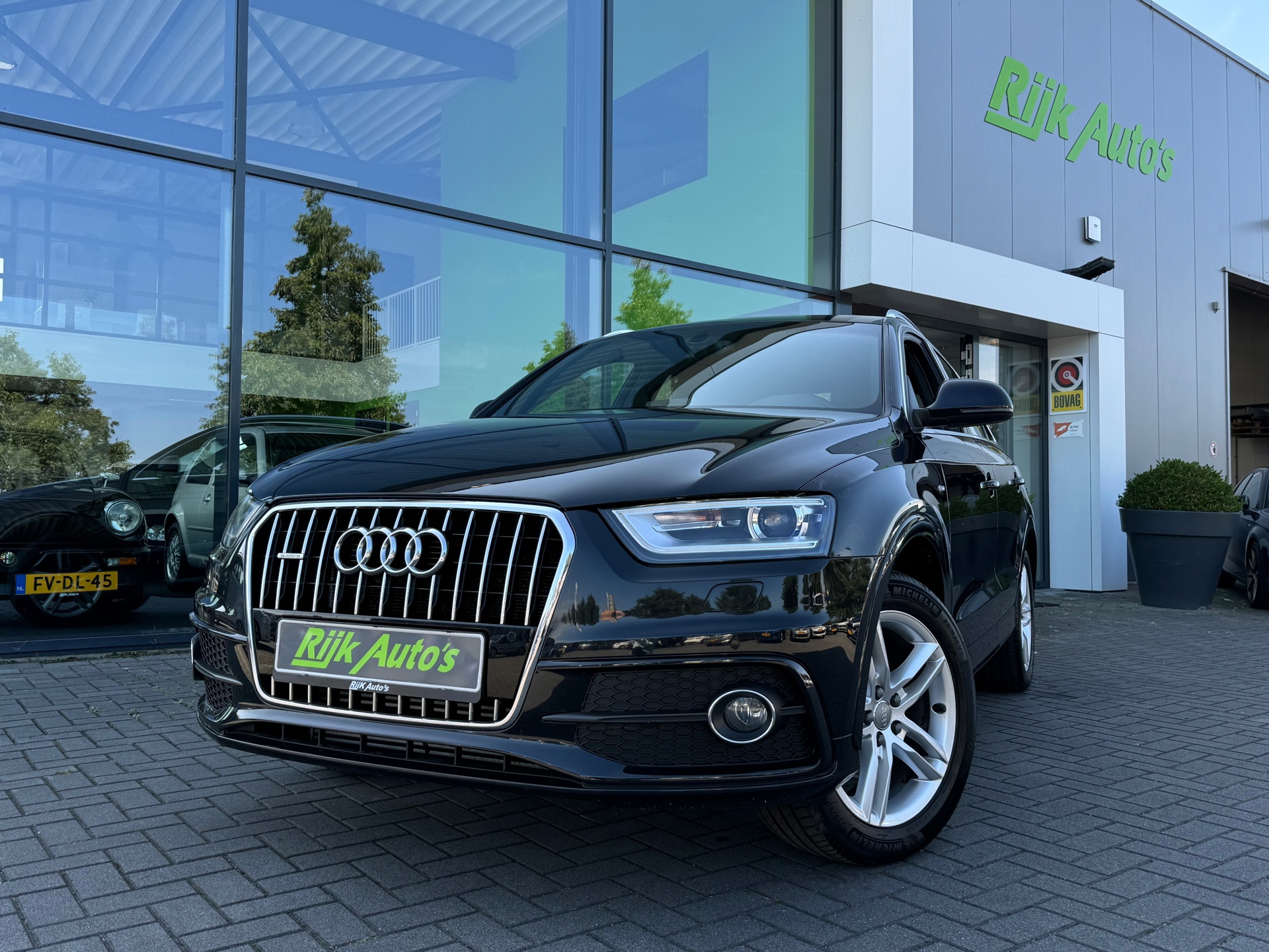 Audi Q3 2.0 TFSI quattro S-Line * Xenon / Led * Trekhaak * 100% Onderhouden