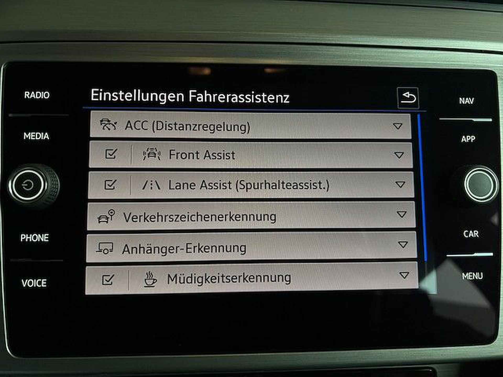 Volkswagen Passat Variant 2.0 TDI Business ACC LED DAB Navi Camera - 17/18