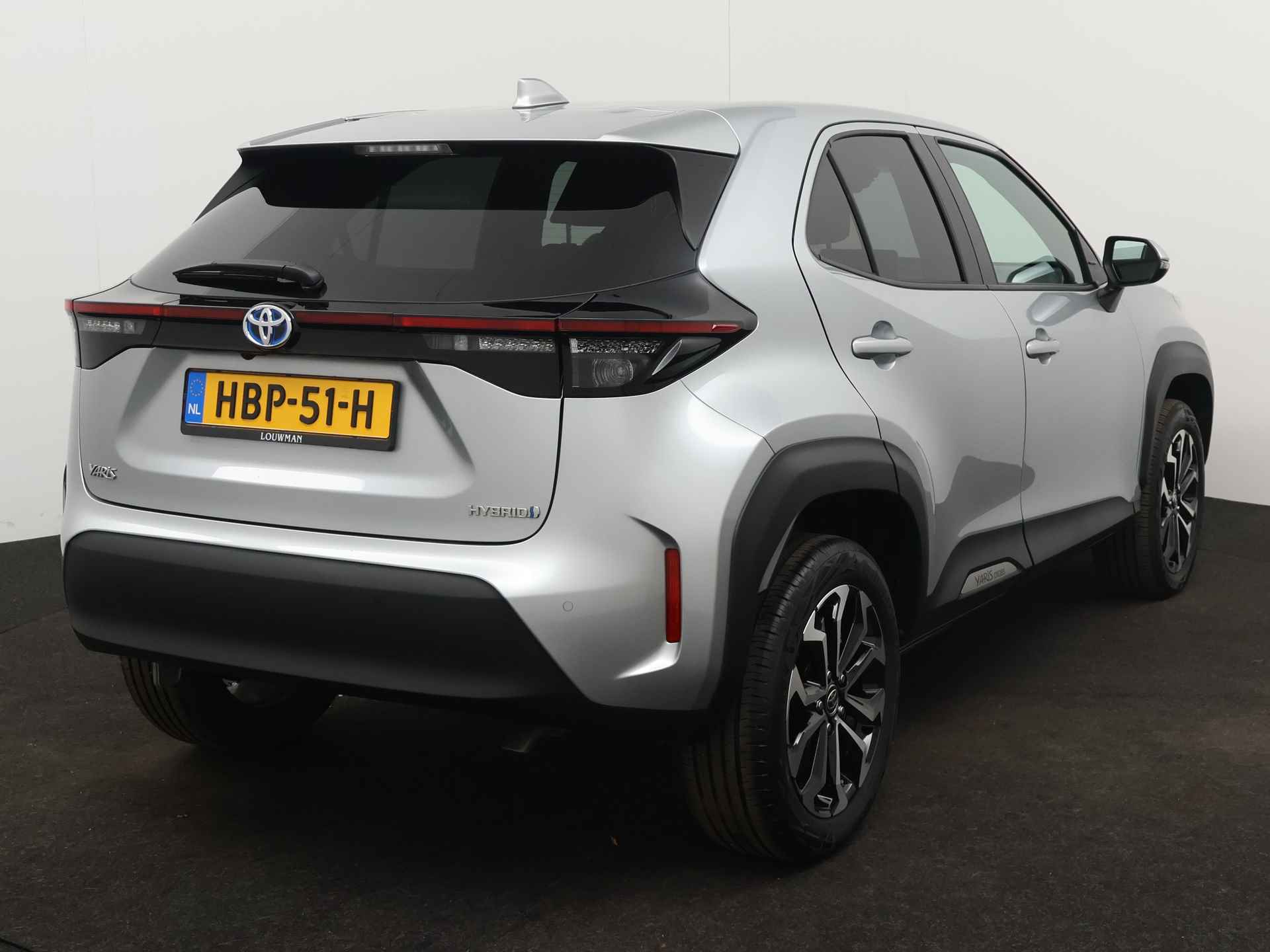 Toyota Yaris Cross 1.5 Hybrid Dynamic Limited | Parkeersensoren | Camera | Stoel en stuurwiel verwarmd | LM velgen | Cruise Control Adaptief | Climate Control | - 17/44