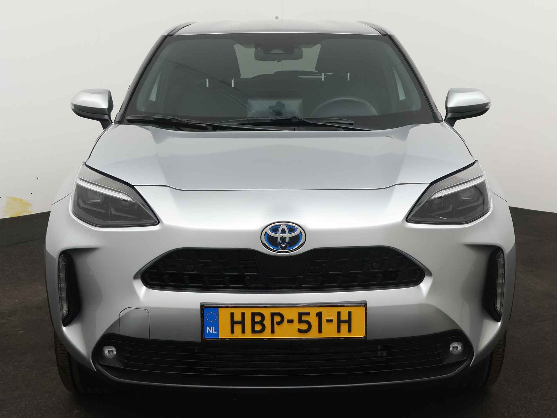 Toyota Yaris Cross 1.5 Hybrid Dynamic Limited | Parkeersensoren | Camera | Stoel en stuurwiel verwarmd | LM velgen | Cruise Control Adaptief | Climate Control | - 27/44