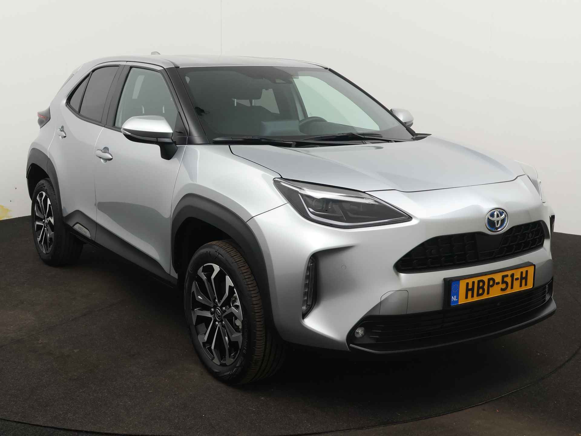 Toyota Yaris Cross 1.5 Hybrid Dynamic Limited | Parkeersensoren | Camera | Stoel en stuurwiel verwarmd | LM velgen | Cruise Control Adaptief | Climate Control | - 28/44