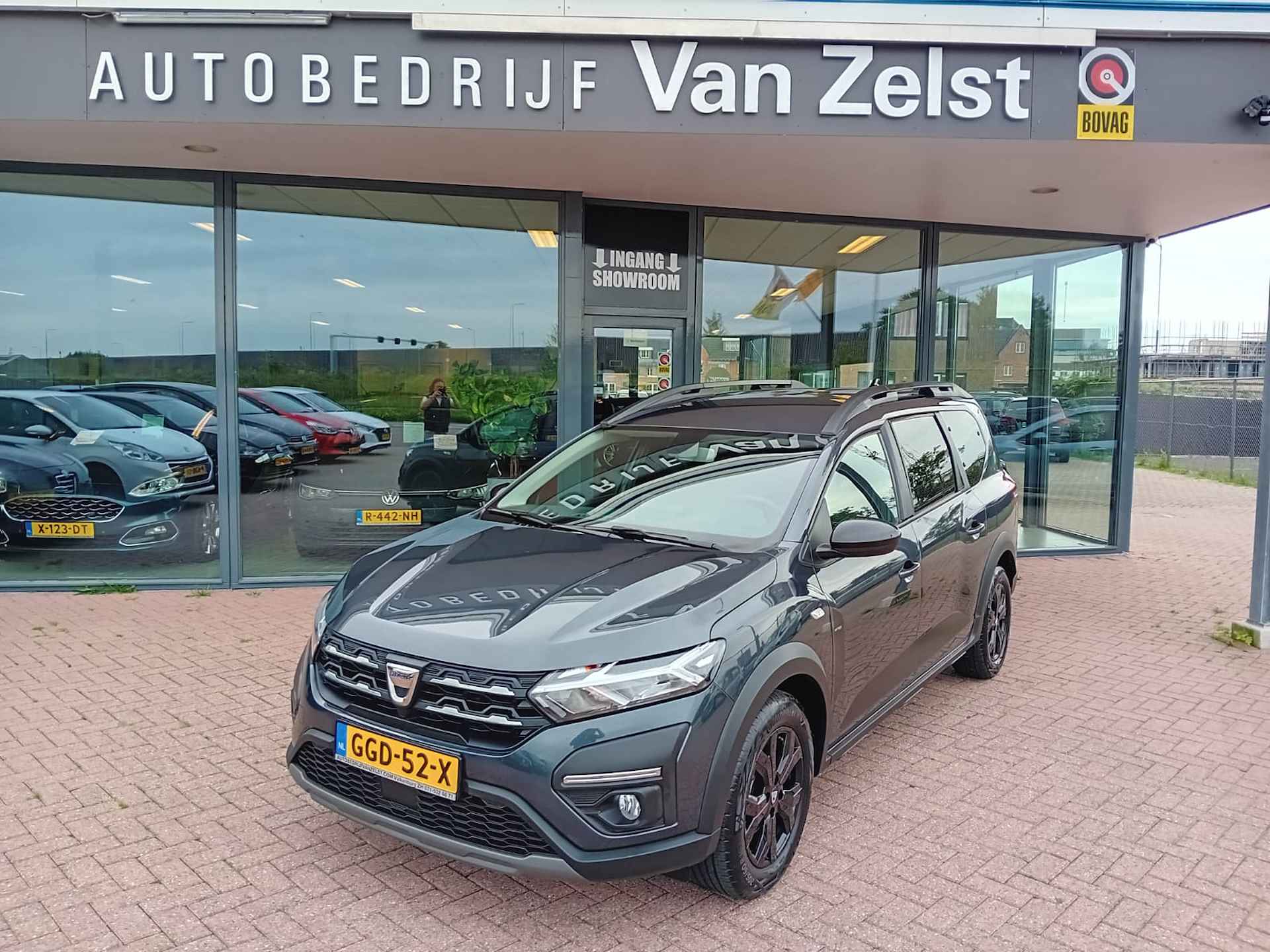 Dacia Jogger 1.0 TCe 110 Extreme 7p., Airco(automatisch), Carplay/Android auto, Navigatie, Parkeersensoren, Camera, Cruise control, Stoelverw Nieuwstaat, Dealer onderhouden, Dealer garantie tot 30-01-28, BOVAG - 1/35