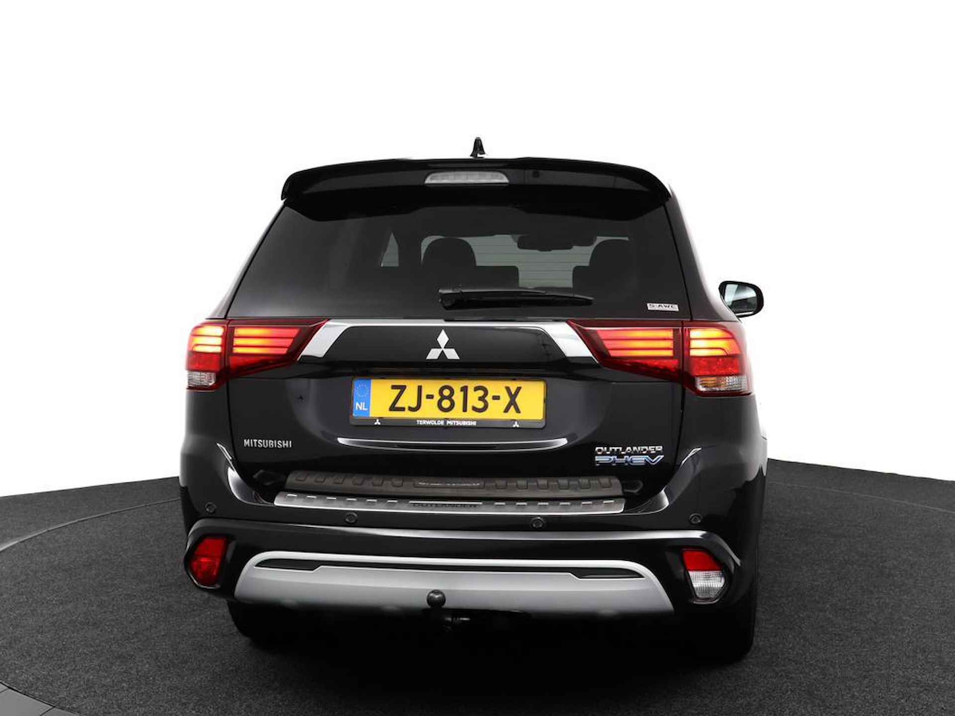 Mitsubishi Outlander 2.4 PHEV Instyle | Trekhaak | Leer | Parkeerhulp V+A | Eerste Eigenaar | Getint Glas | Navigatie - 6/57