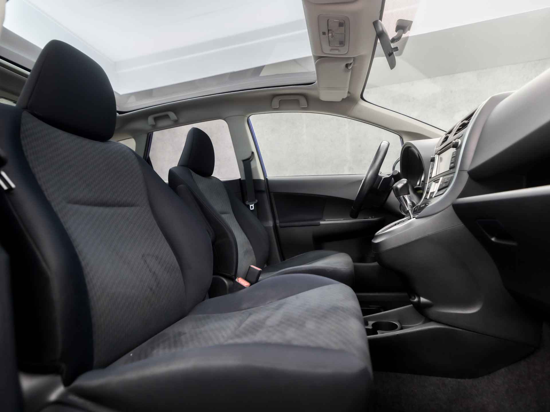 Toyota Verso-S 1.3 VVT-i Aspiration Automaat (PANORAMADAK, NAP, NAVIGATIE, BLUETOOTH, CAMERA, CLIMATE, GETINT GLAS, ARMSTEUN, SPORTSTOELEN, LM VELGEN, PARKEERSENSOREN, STUURWIEL MULTIFUNCTIONEEL, NIEUWE APK, NIEUWSTAAT) - 8/33