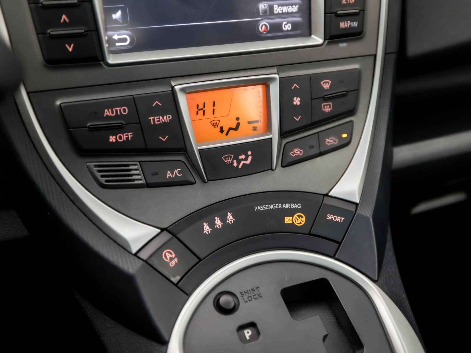 Toyota Verso-S 1.3 VVT-i Aspiration Automaat (PANORAMADAK, NAP, NAVIGATIE, BLUETOOTH, CAMERA, CLIMATE, GETINT GLAS, ARMSTEUN, SPORTSTOELEN, LM VELGEN, PARKEERSENSOREN, STUURWIEL MULTIFUNCTIONEEL, NIEUWE APK, NIEUWSTAAT) - 10/33