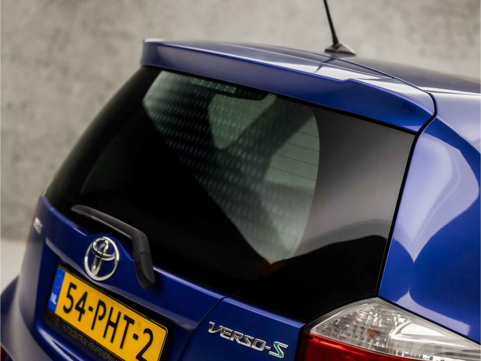 Toyota Verso-S 1.3 VVT-i Aspiration Automaat (PANORAMADAK, NAP, NAVIGATIE, BLUETOOTH, CAMERA, CLIMATE, GETINT GLAS, ARMSTEUN, SPORTSTOELEN, LM VELGEN, PARKEERSENSOREN, STUURWIEL MULTIFUNCTIONEEL, NIEUWE APK, NIEUWSTAAT) - 26/33