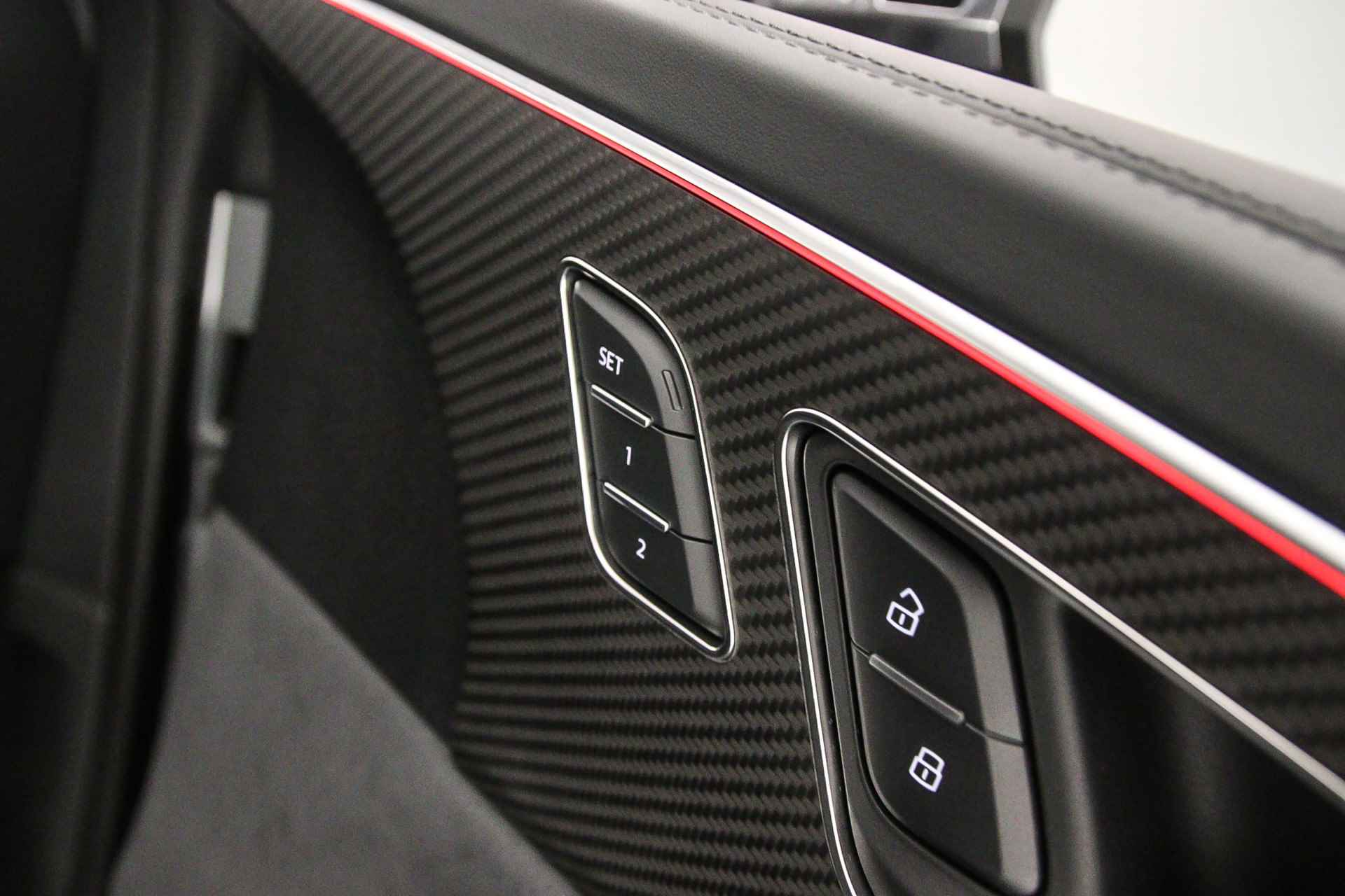 Audi SQ8 4.0 TFSI Quattro 507pk | Advanced Onderstel | Head Up | B&O | OLED | 23 inch | Sportdiff | Standkachel | Alcantara Hemel | Leder | S-Stoelen | Stoelventilatie/Massage | Carbon | - 71/76