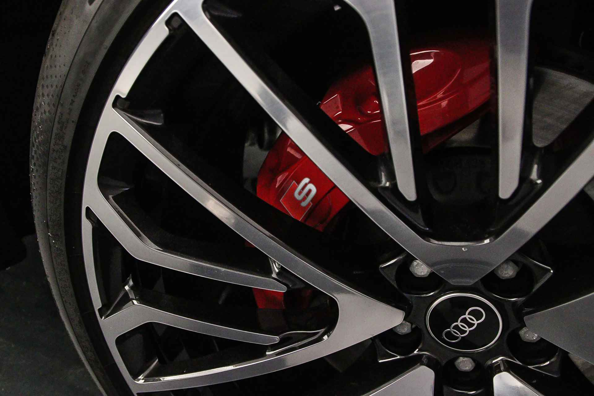 Audi SQ8 4.0 TFSI Quattro 507pk | Advanced Onderstel | Head Up | B&O | OLED | 23 inch | Sportdiff | Standkachel | Alcantara Hemel | Leder | S-Stoelen | Stoelventilatie/Massage | Carbon | - 74/76