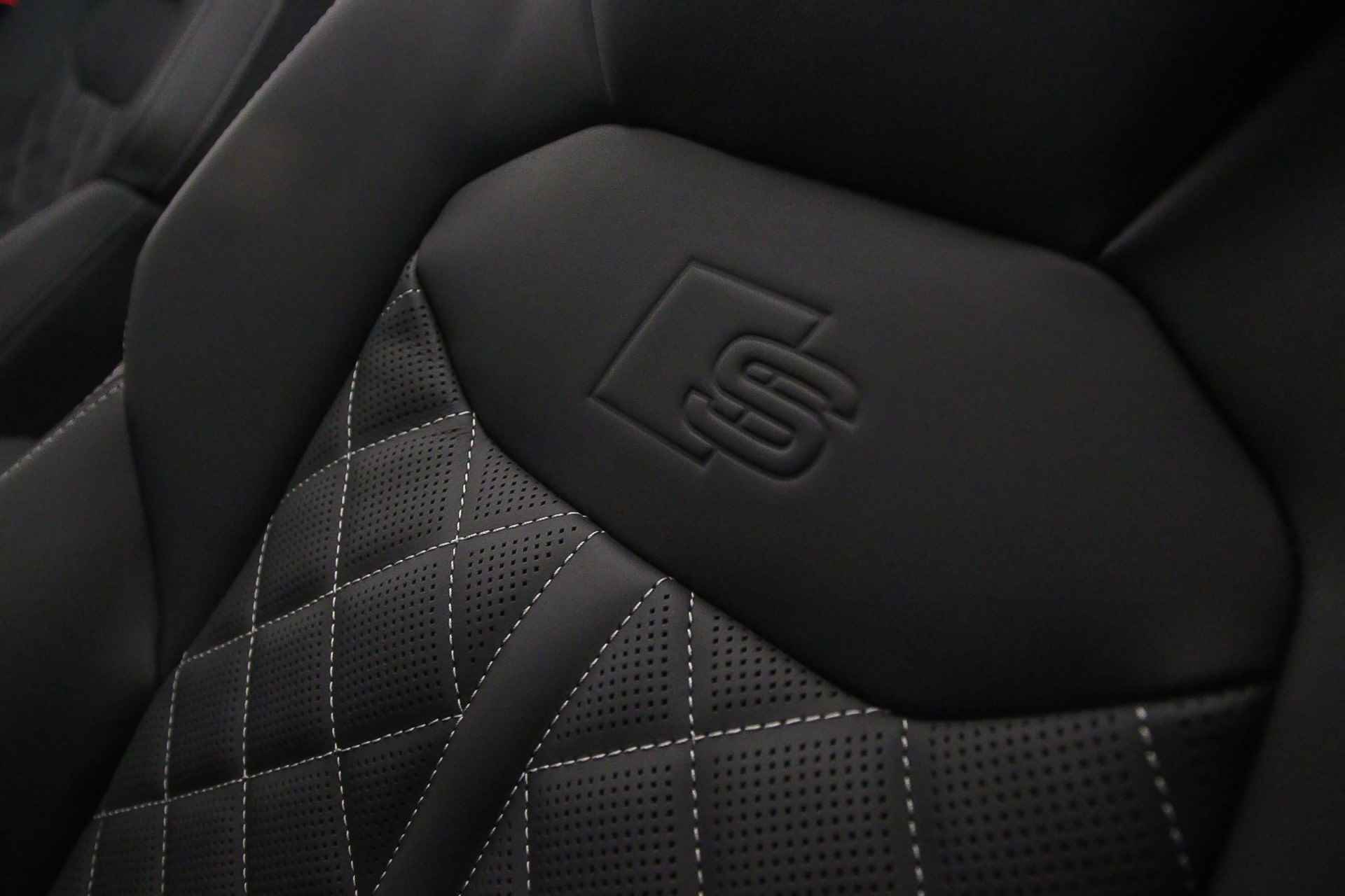 Audi SQ8 4.0 TFSI Quattro 507pk | Advanced Onderstel | Head Up | B&O | OLED | 23 inch | Sportdiff | Standkachel | Alcantara Hemel | Leder | S-Stoelen | Stoelventilatie/Massage | Carbon | - 12/76
