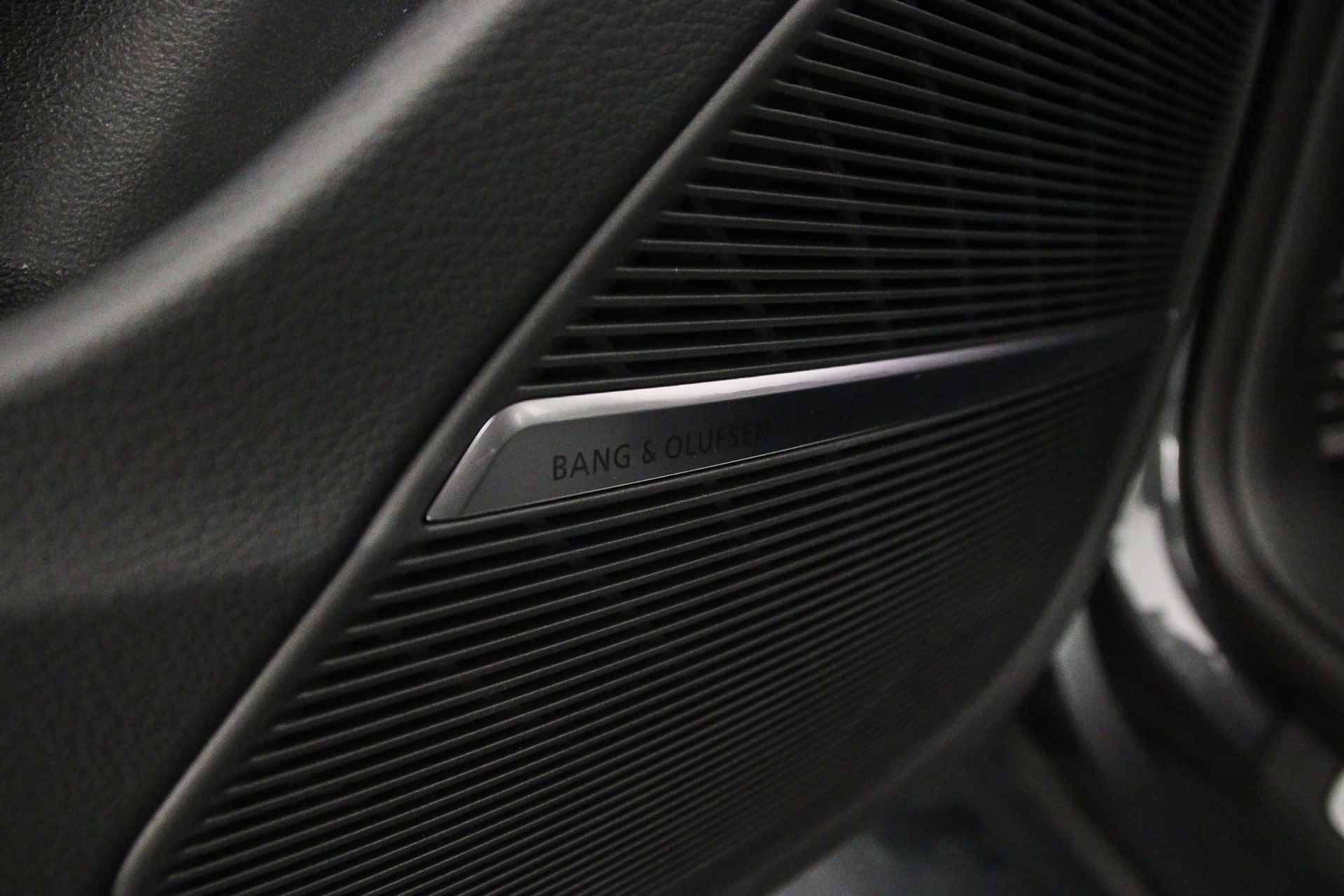 Audi SQ8 4.0 TFSI Quattro 507pk | Advanced Onderstel | Head Up | B&O | OLED | 23 inch | Sportdiff | Standkachel | Alcantara Hemel | Leder | S-Stoelen | Stoelventilatie/Massage | Carbon | - 53/76