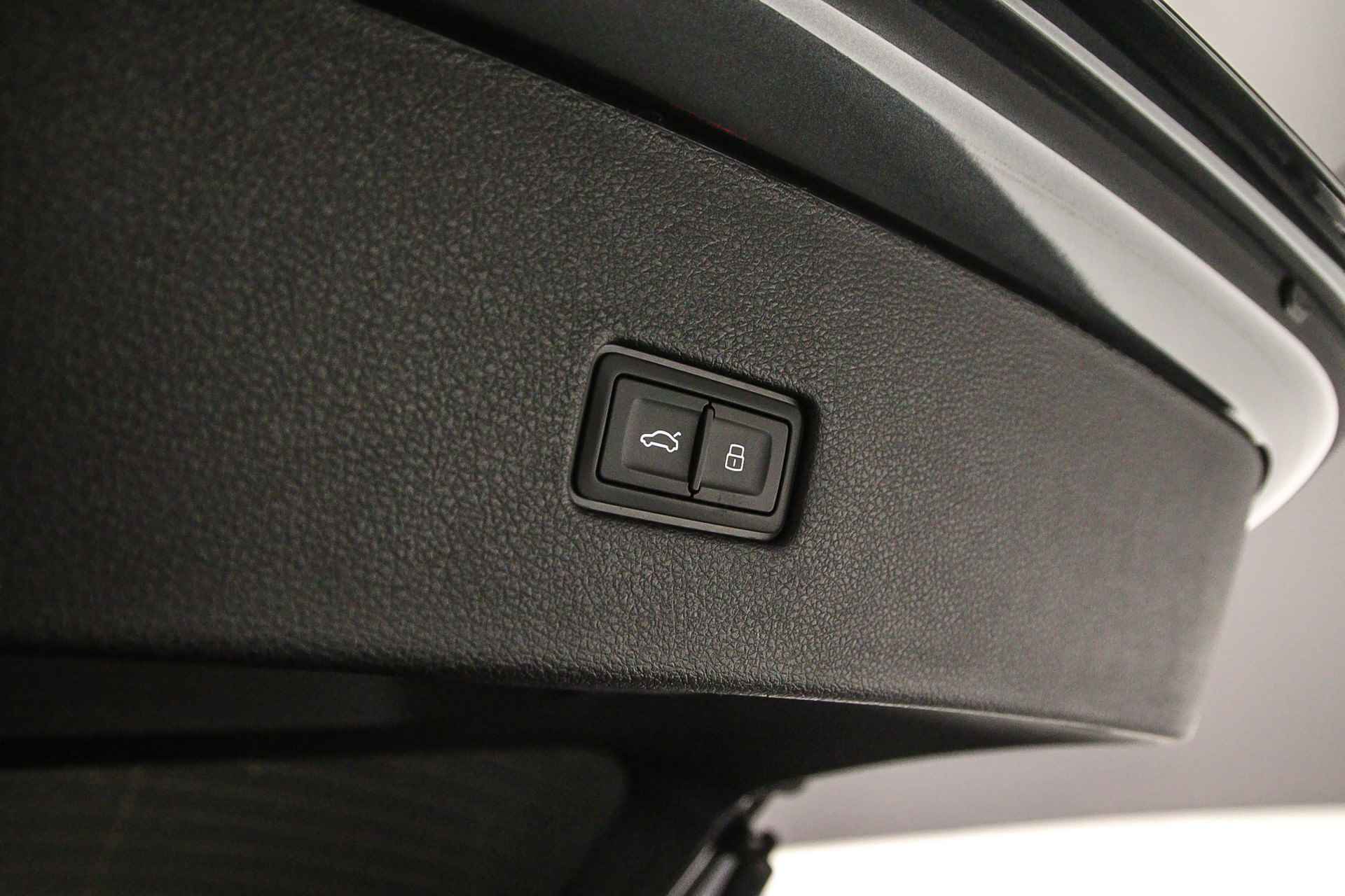 Audi SQ8 4.0 TFSI Quattro 507pk | Advanced Onderstel | Head Up | B&O | OLED | 23 inch | Sportdiff | Standkachel | Alcantara Hemel | Leder | S-Stoelen | Stoelventilatie/Massage | Carbon | - 61/76
